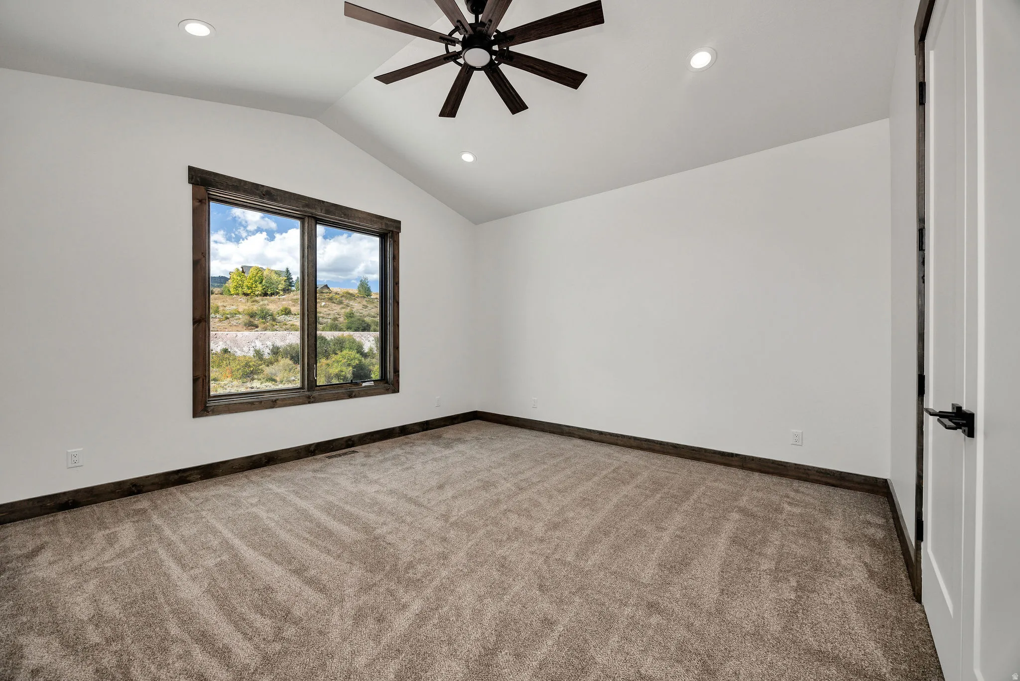 Unfurnished room featuring light carpet, ceiling fan, and recessed lighting
