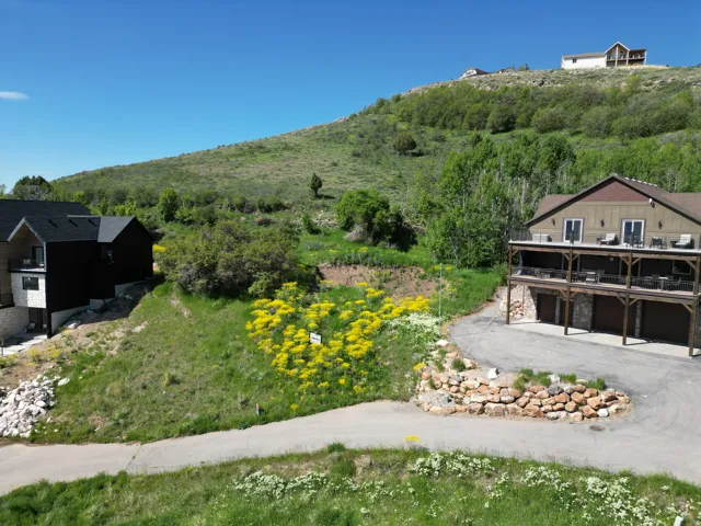 697 N Lochwood Dr, Garden City, Utah 84028