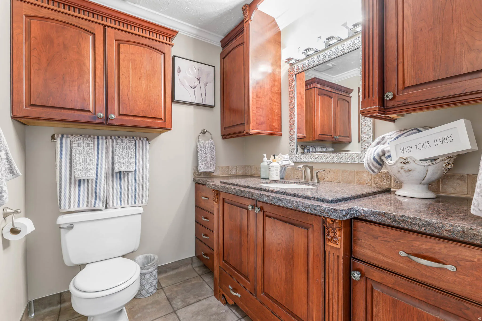 Main floor full bathroom