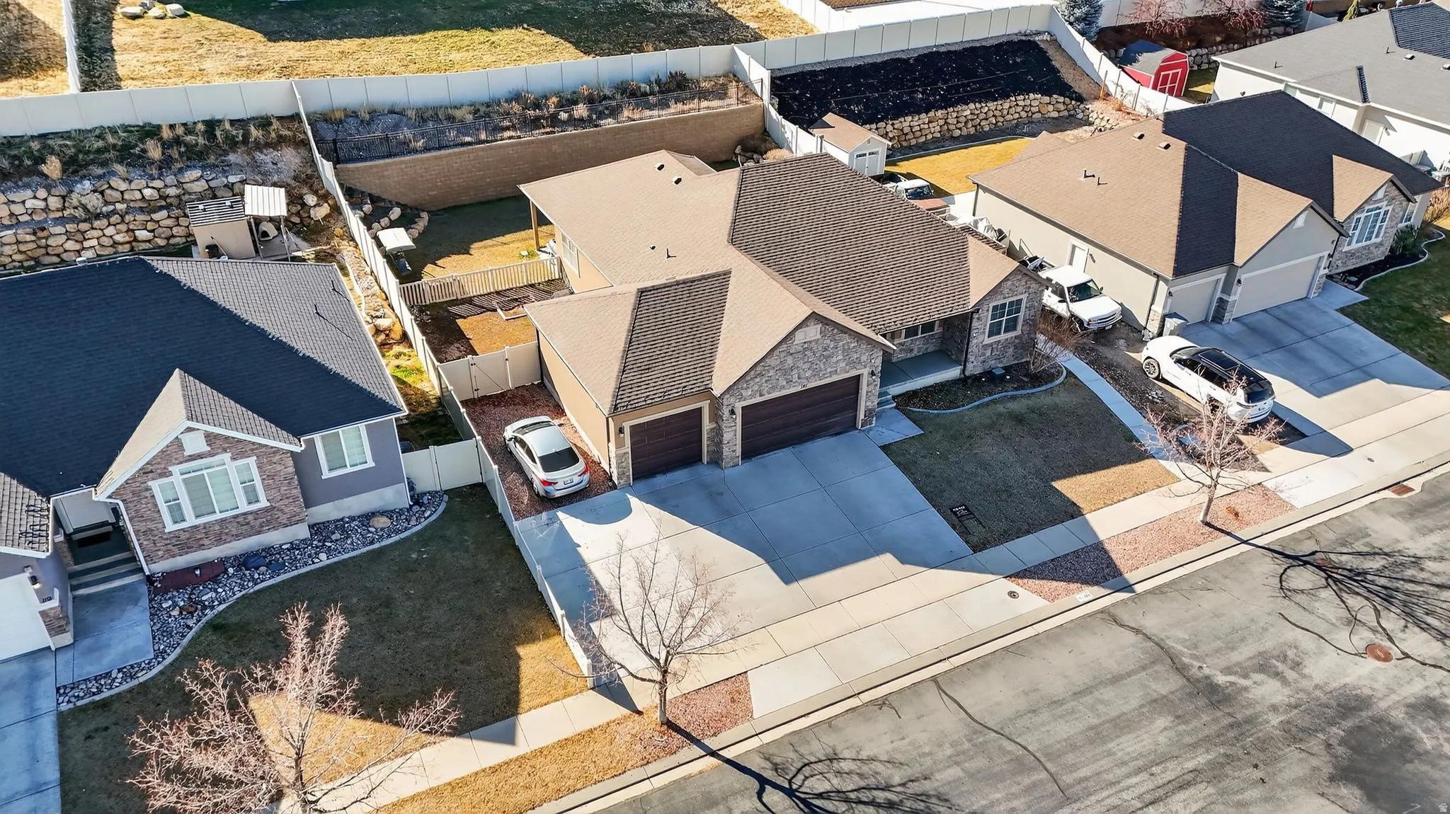 Aerial view of property and surrounding area