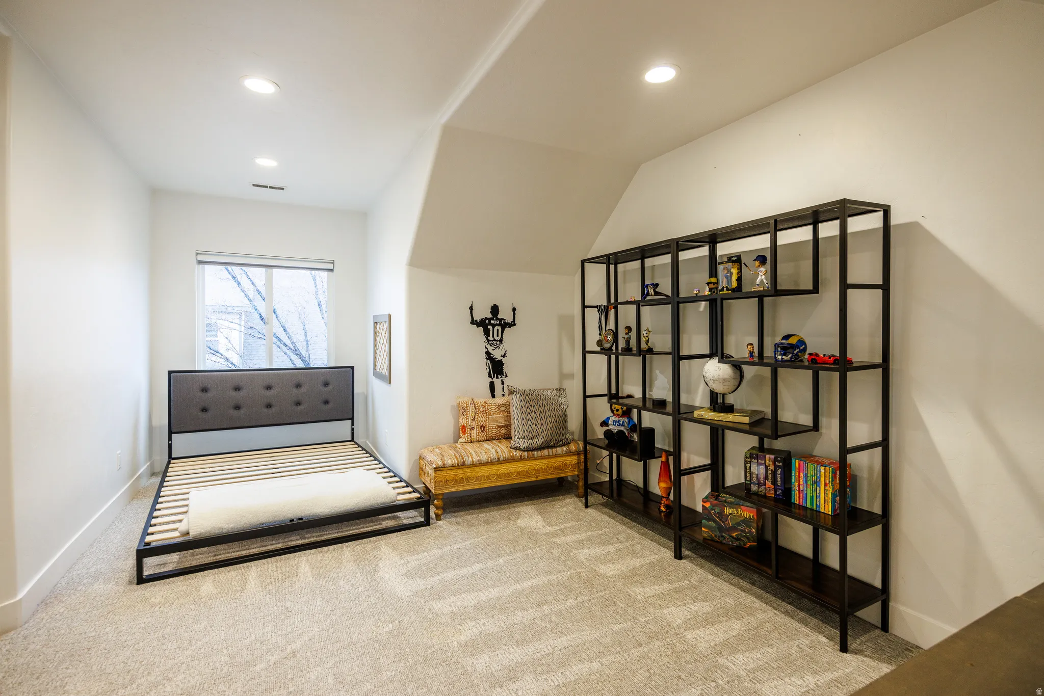 Living area featuring carpet flooring and recessed lighting