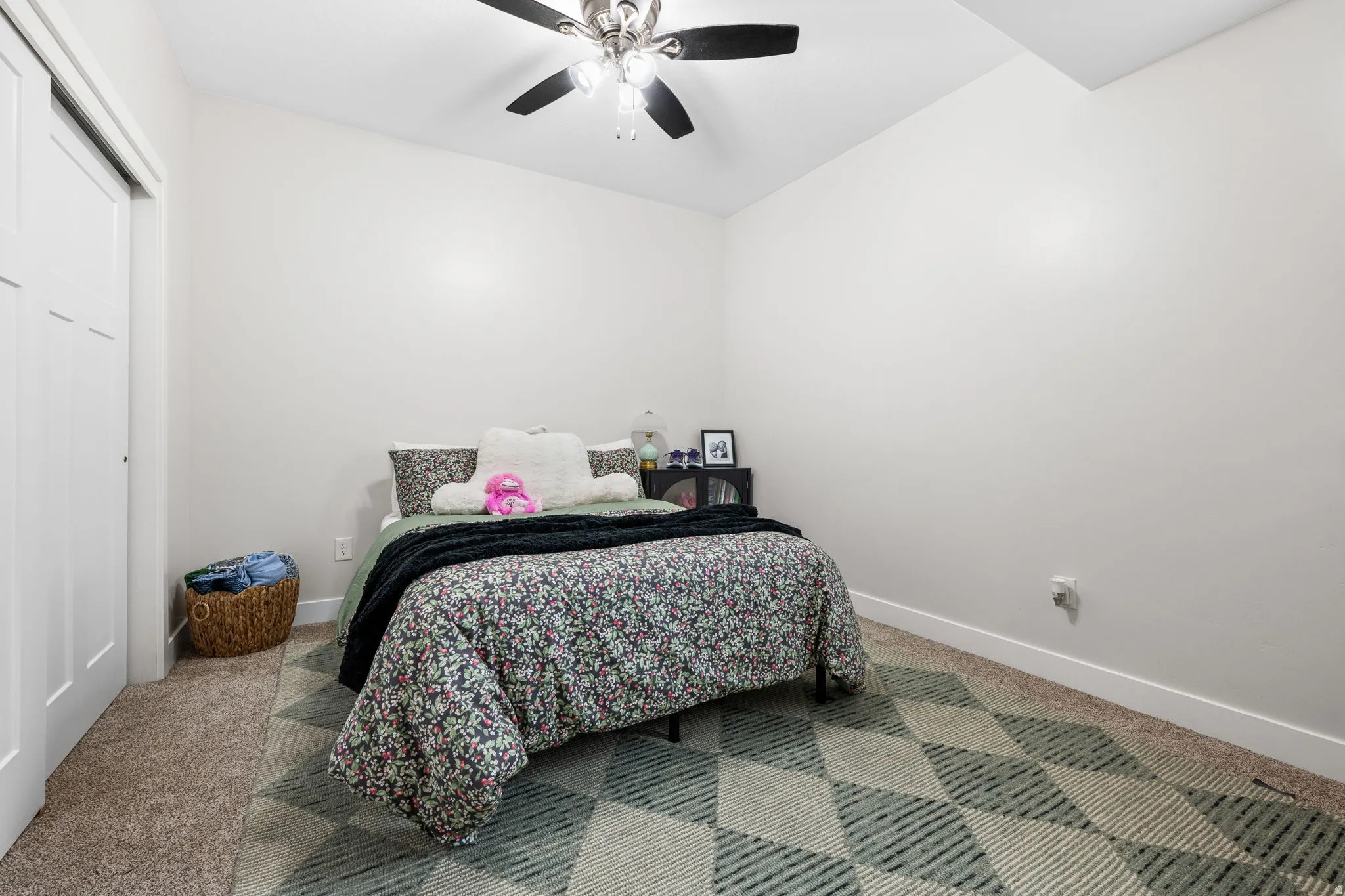Bedroom featuring carpet flooring, a closet, and a ceiling fan