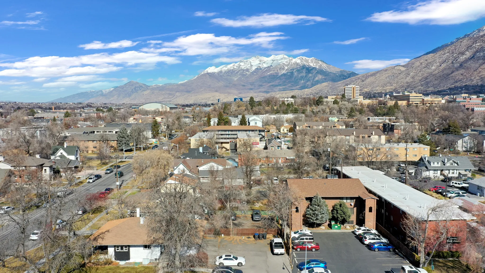 Aerial view of property's location with mountains