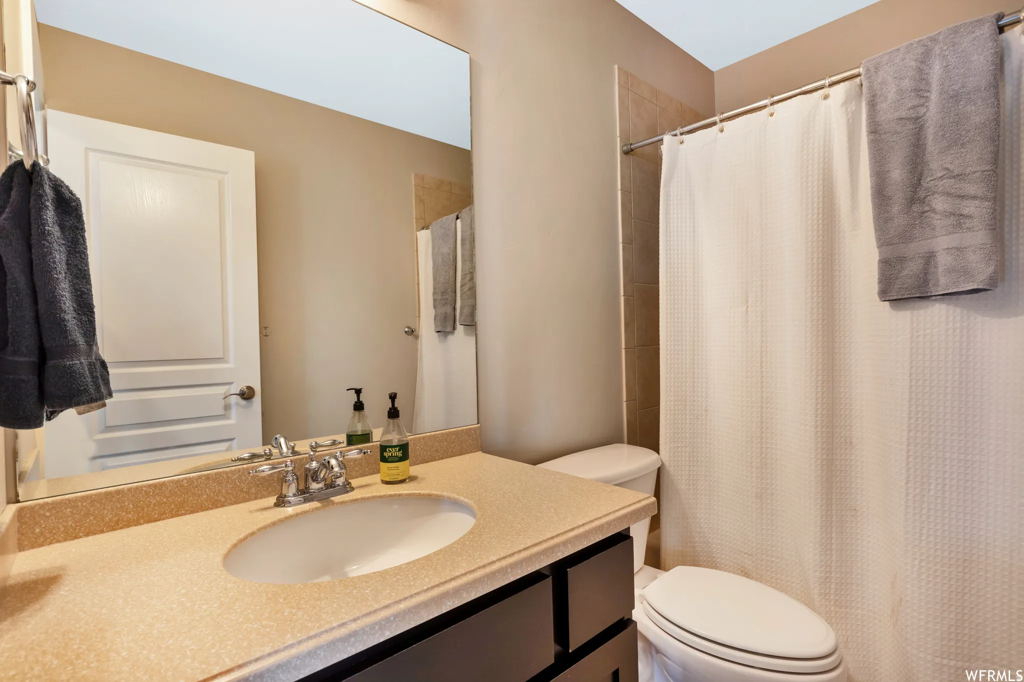 Full bathroom with a shower with curtain and vanity