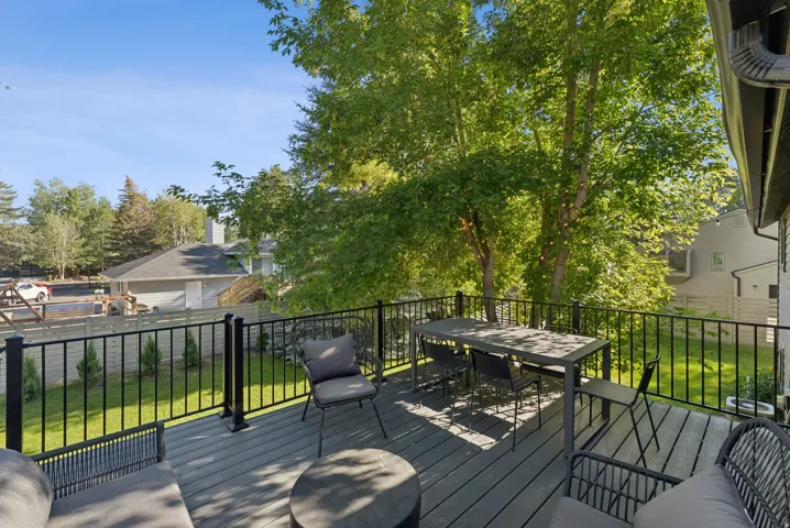 Wooden terrace with a lawn and outdoor dining space