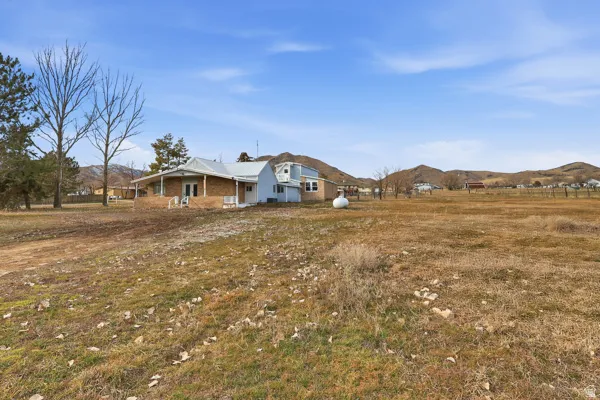 View of yard featuring a mountain view