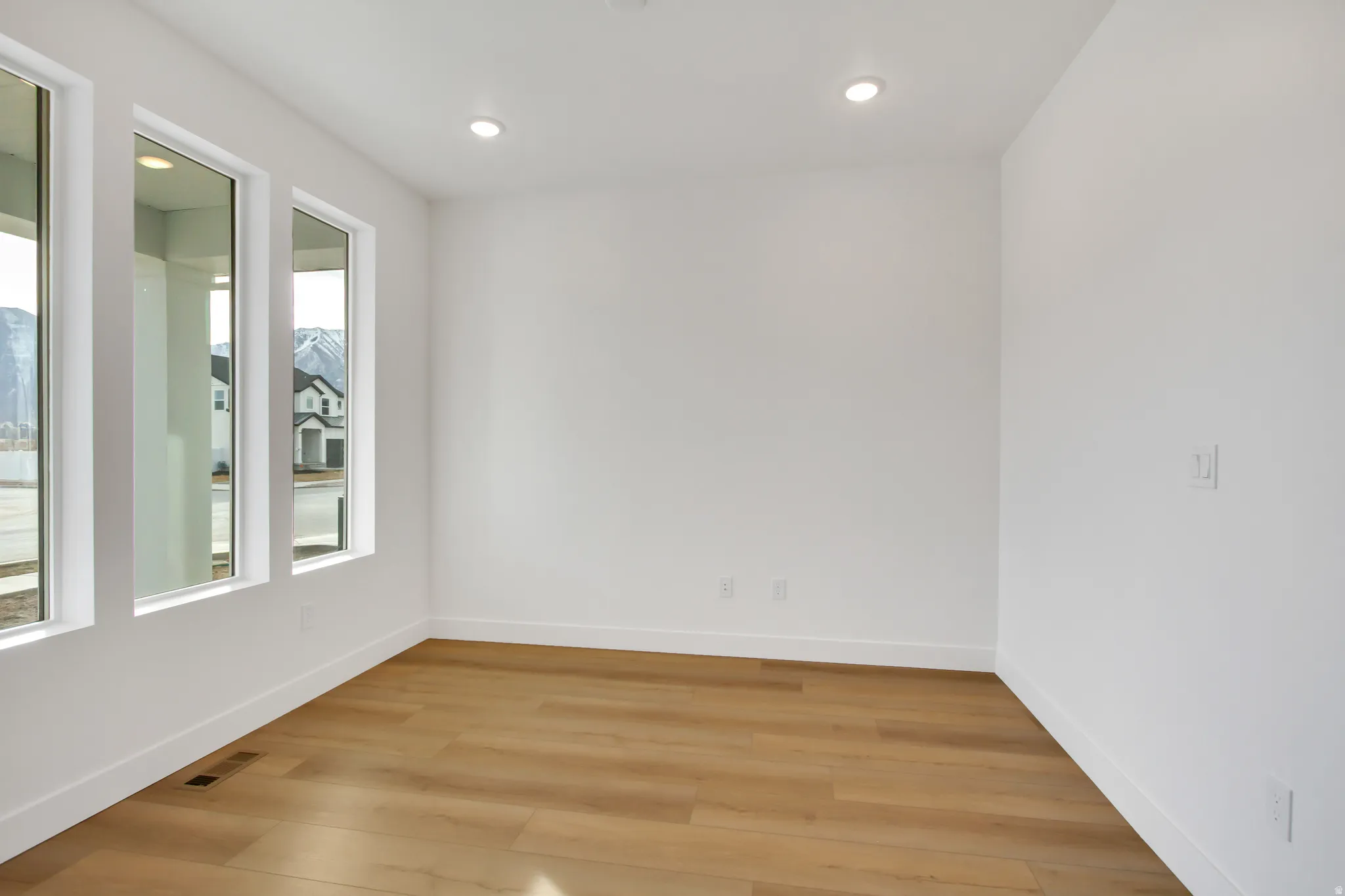 Unfurnished room featuring light wood-style flooring and recessed lighting