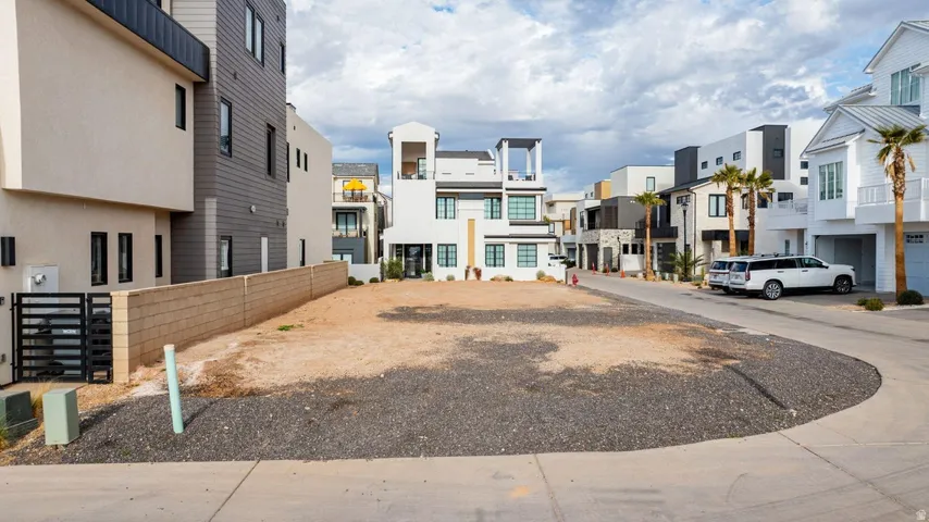 View of property's community featuring a residential view