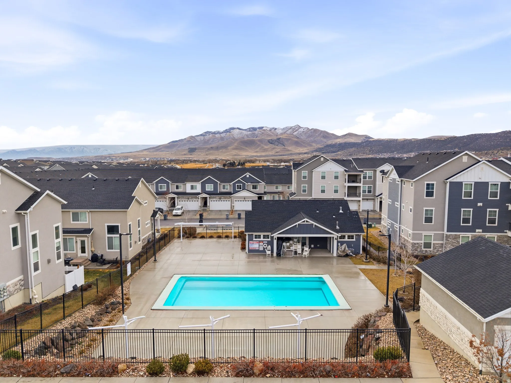 Clubhouse & Pool (photoshopped pool, it is currently covered :))