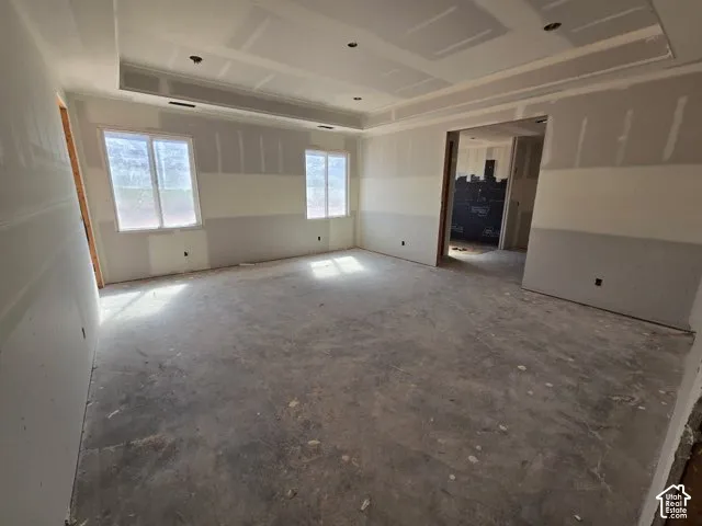 Tray ceiling details, recessed lighting, and dual windows