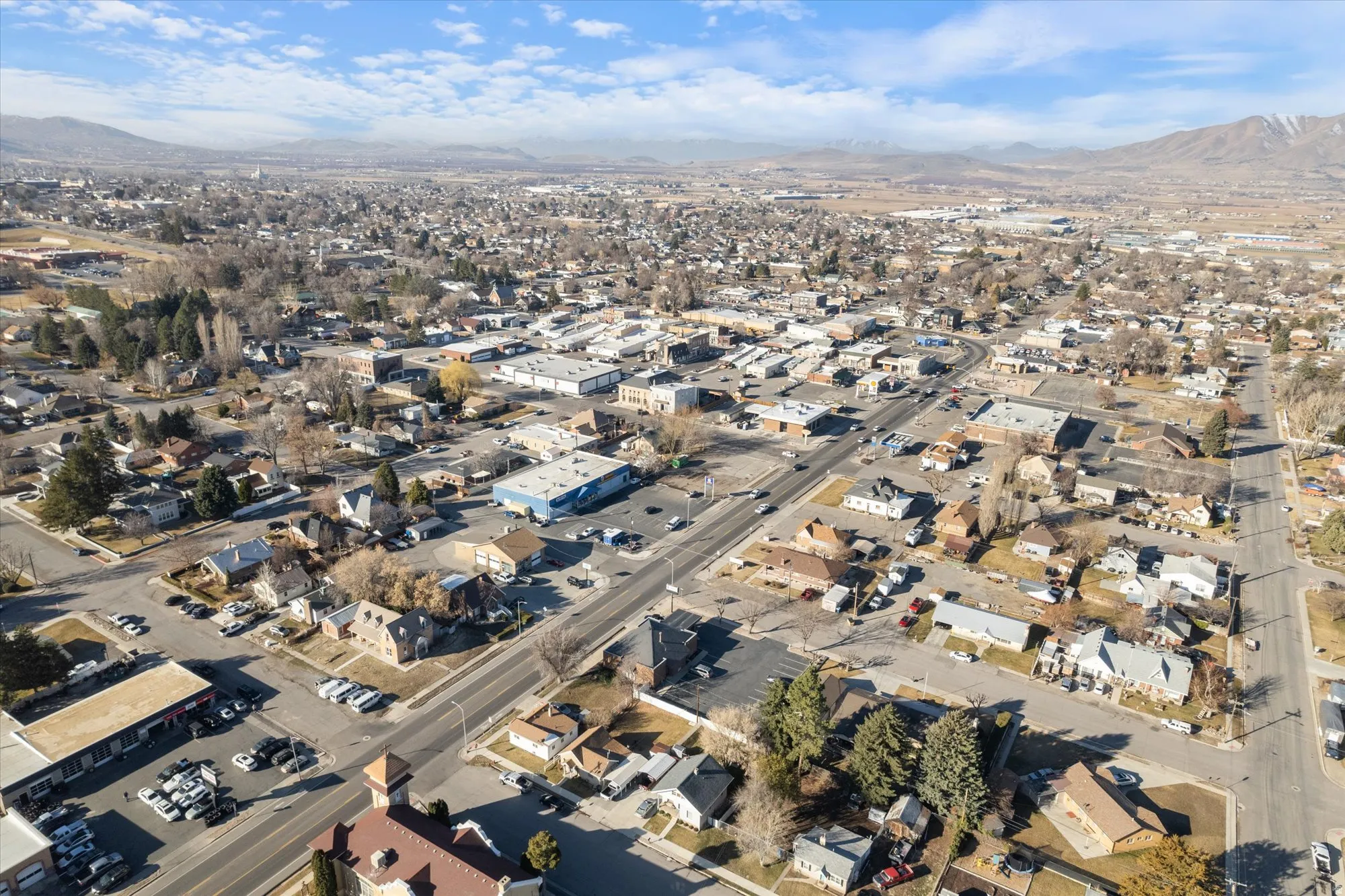 Aerial view of property's location featuring a mountain backdrop and nearby suburban area