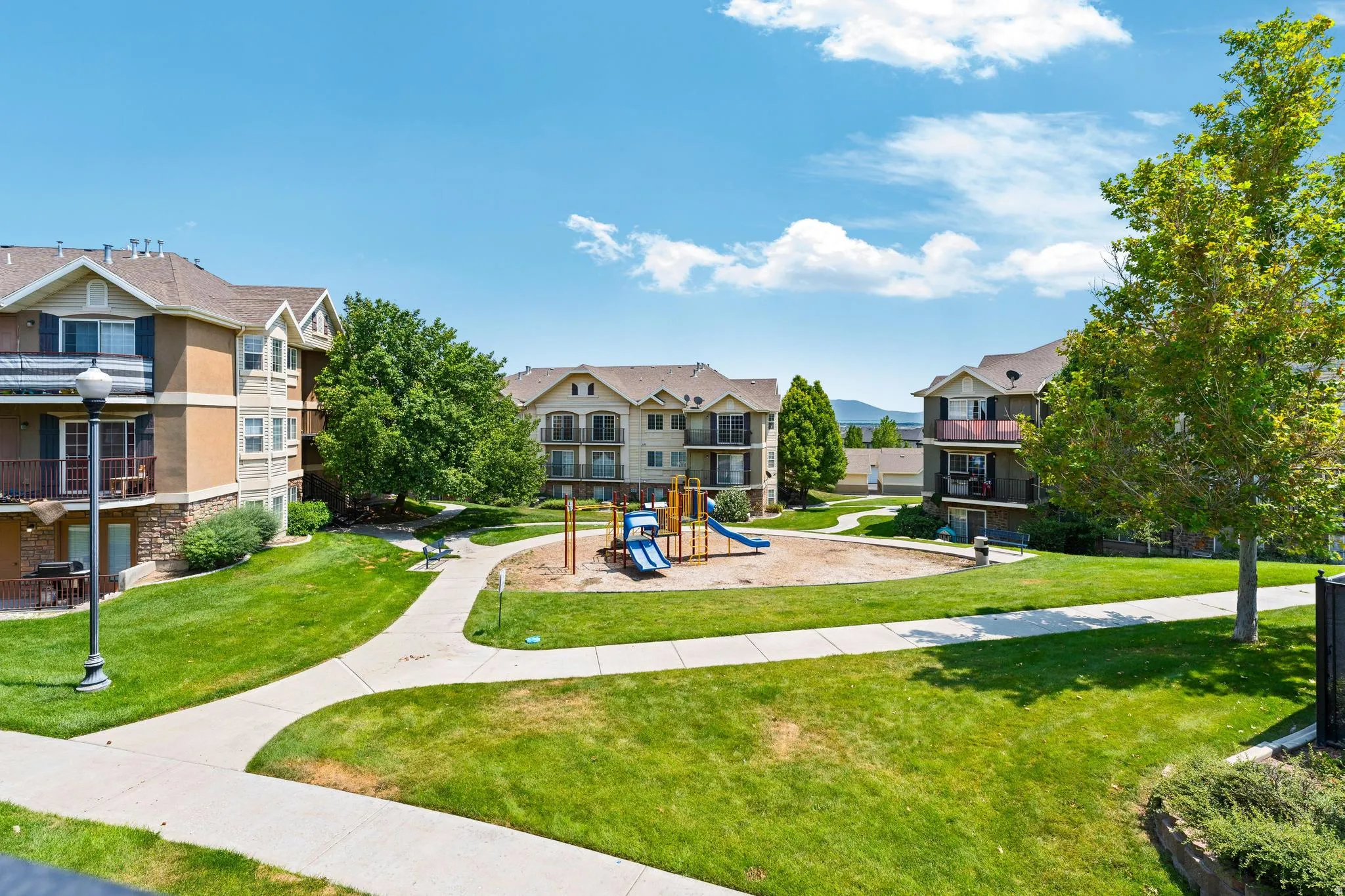 View of home's community with a residential view