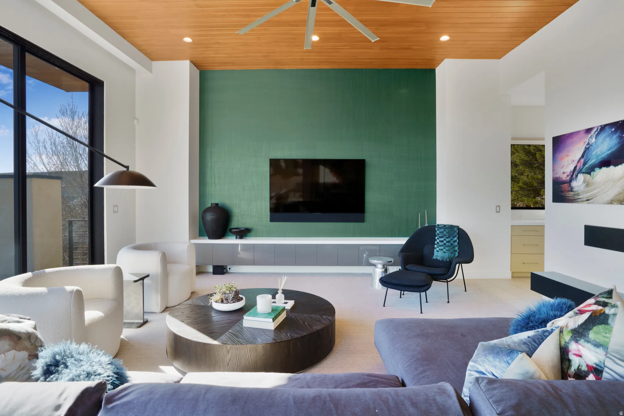 Living area with wooden ceiling, an accent wall, ceiling fan, and recessed lighting