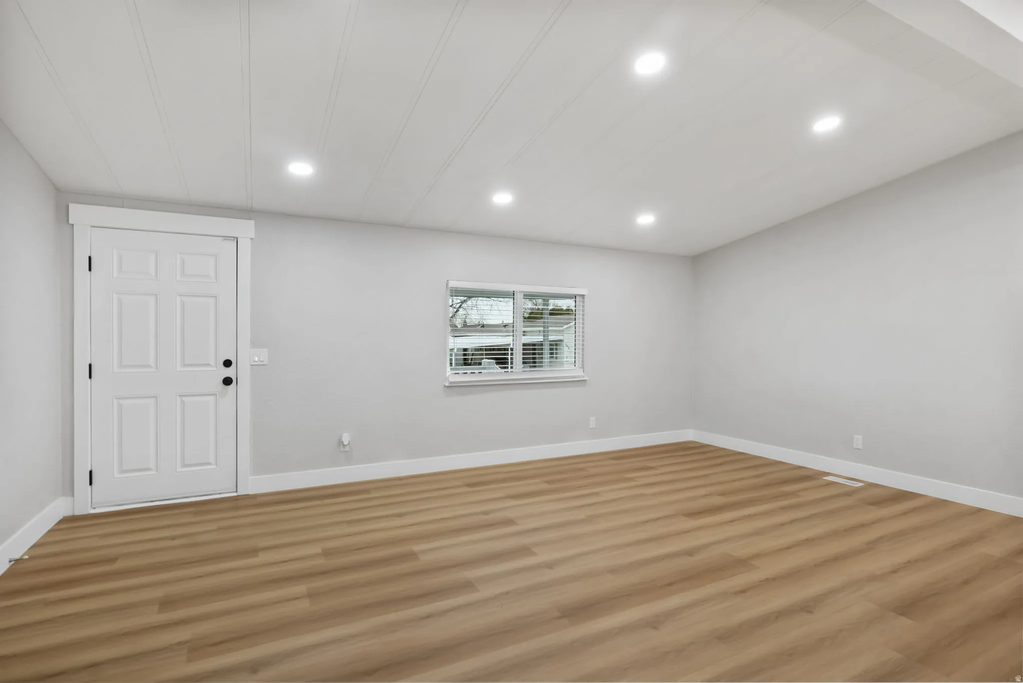 Unfurnished room featuring wood finished floors and recessed lighting