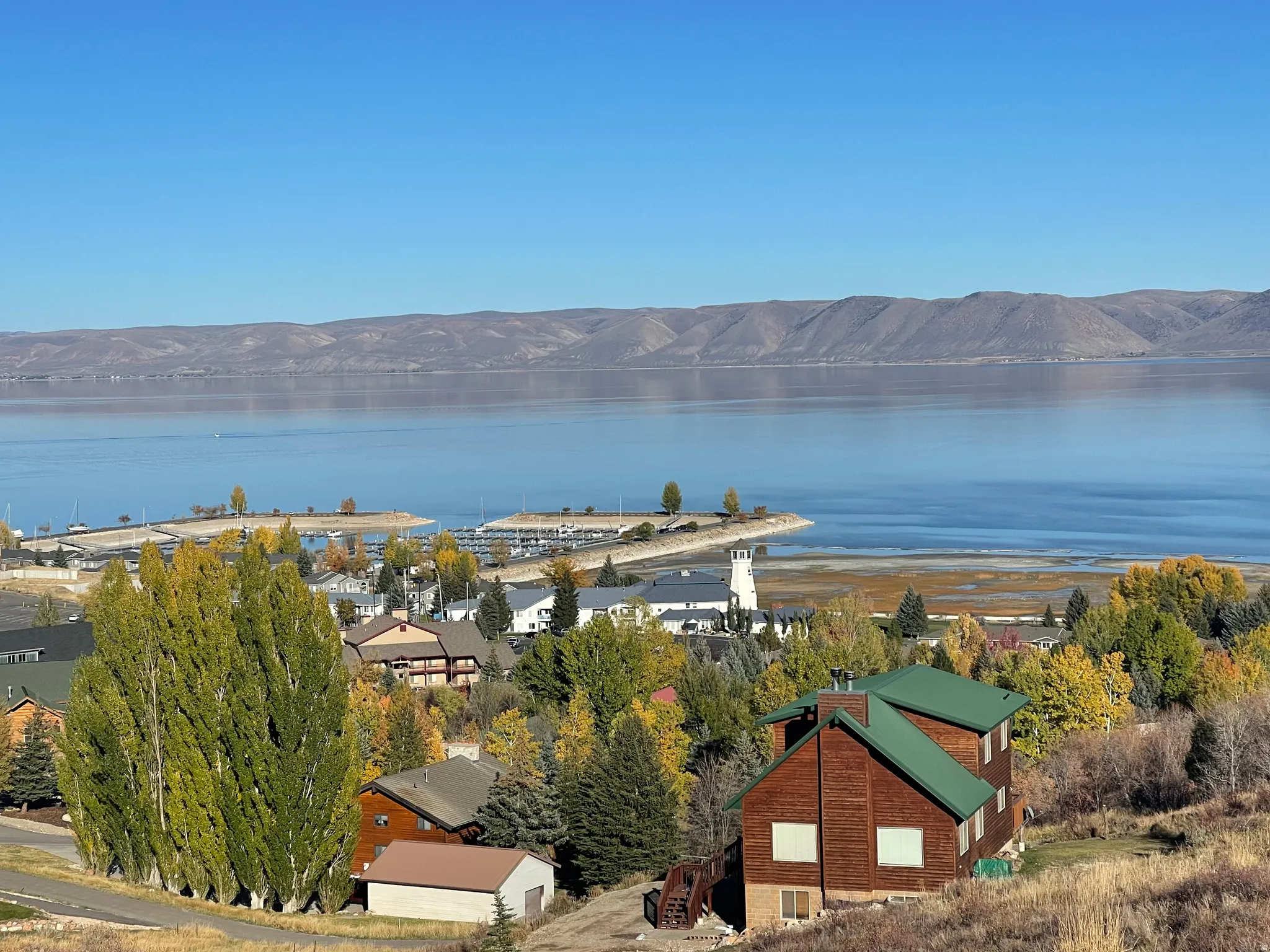 Bird's eye view of a water and mountain view