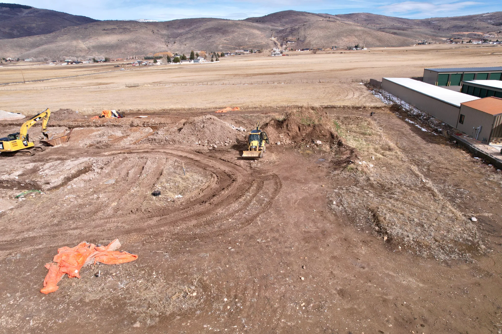 Aerial view of sparsely populated area featuring a mountainous background