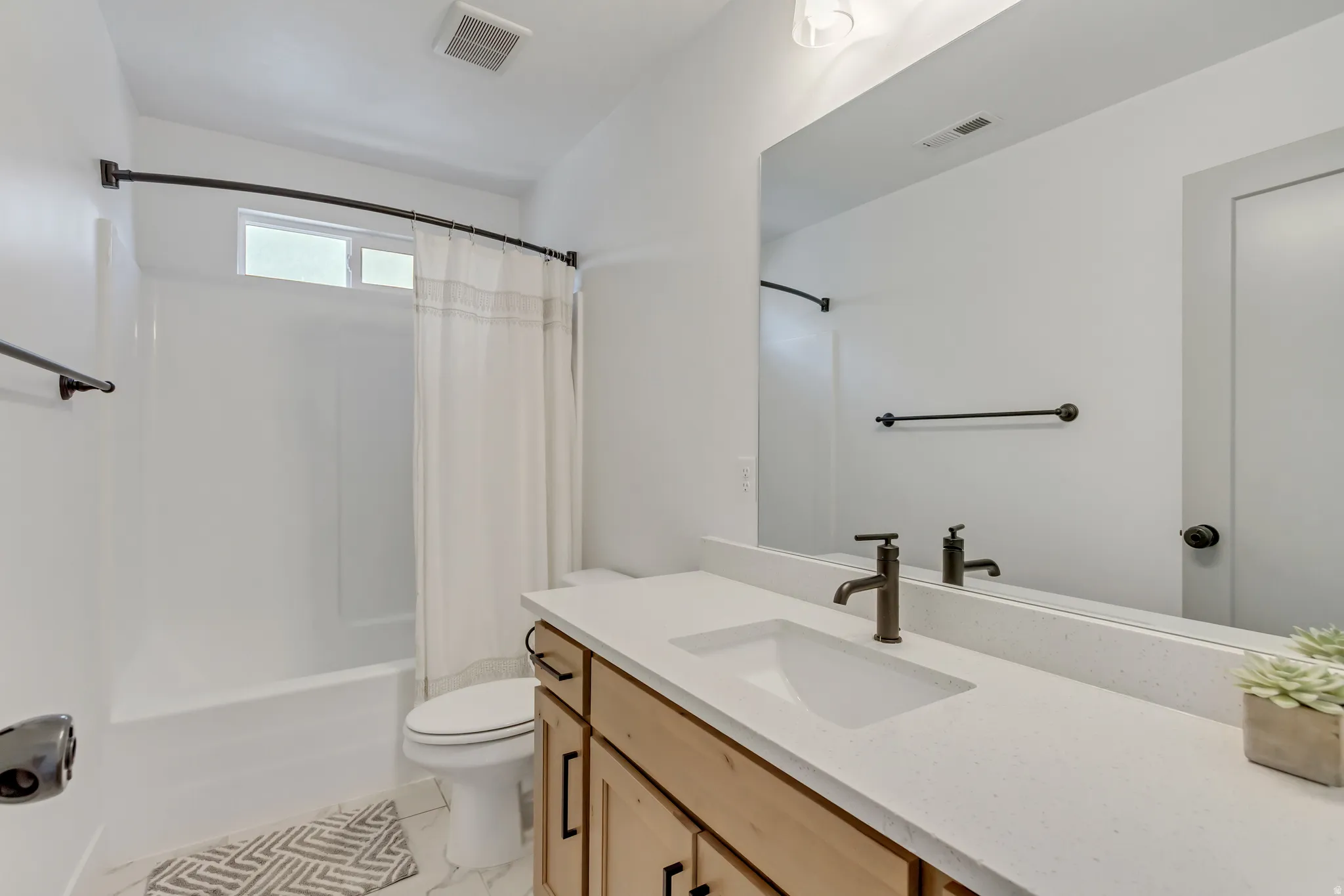 Full Bathroom level 2