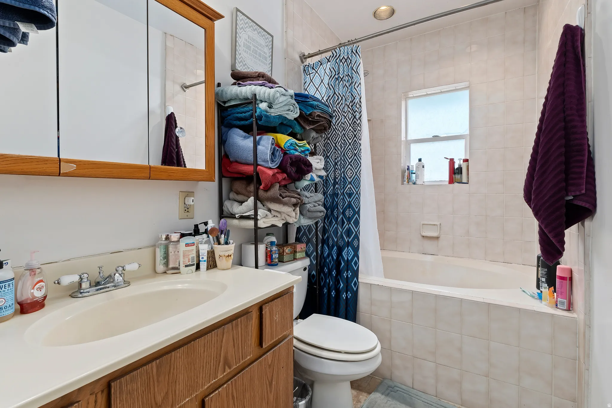 Full bathroom with vanity and tiled shower / bath