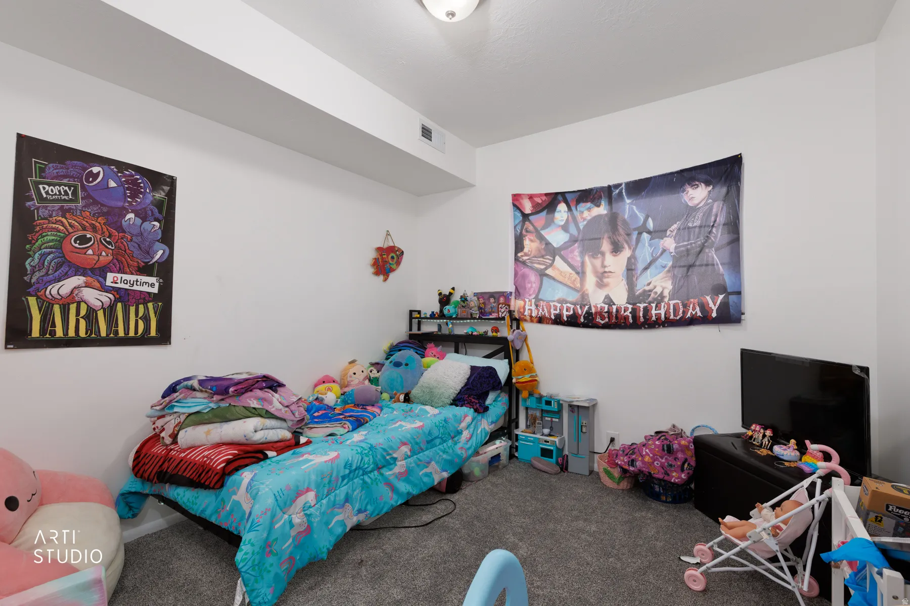Bedroom with carpet