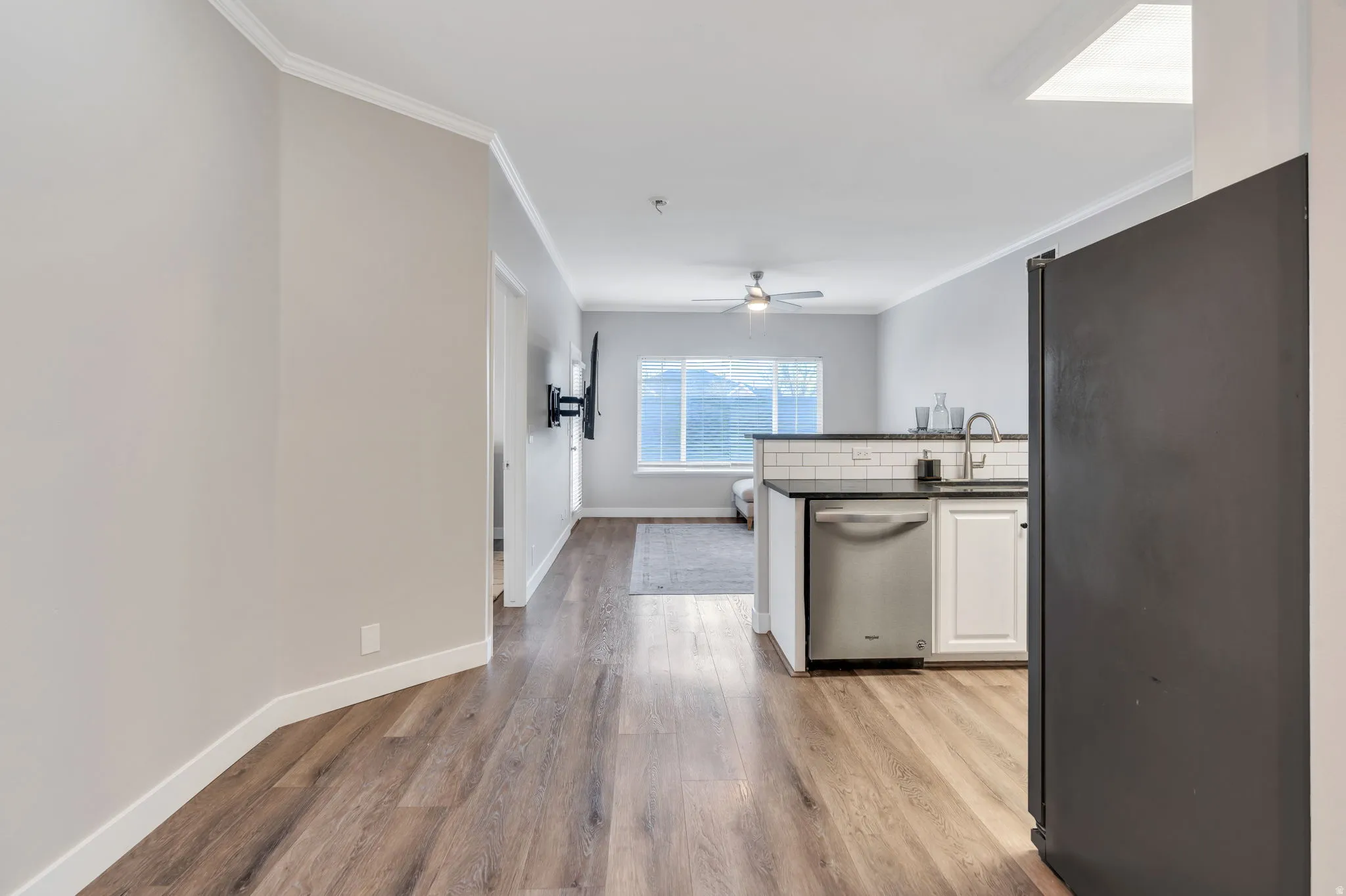 Laminate flooring throughout the unit