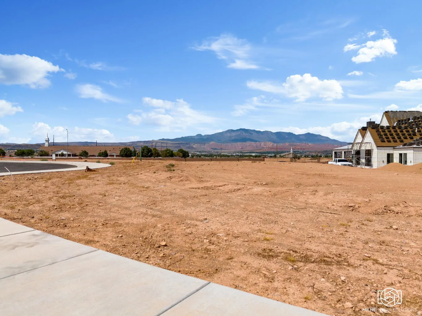 View of yard featuring a mountain view