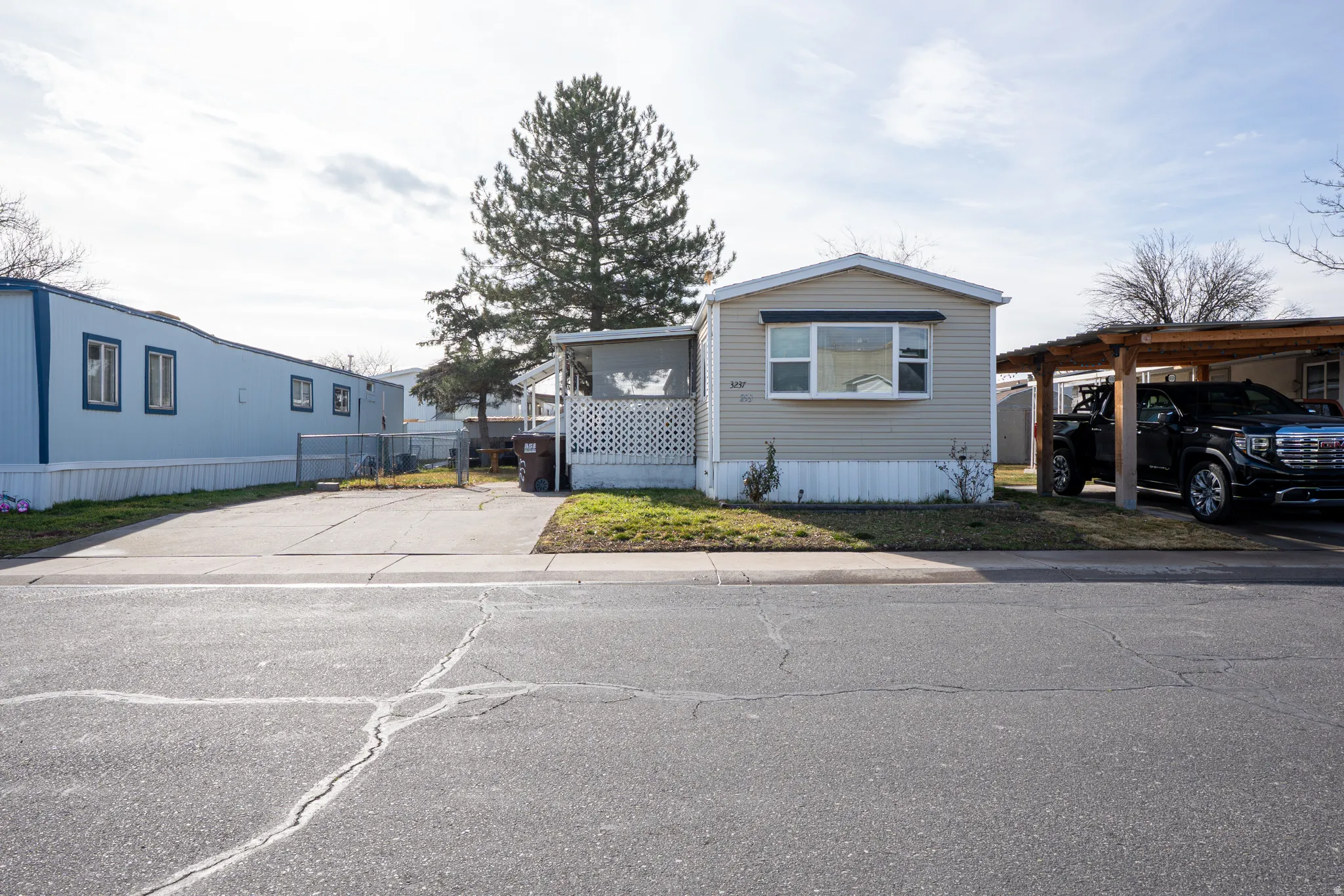 View of manufactured / mobile home