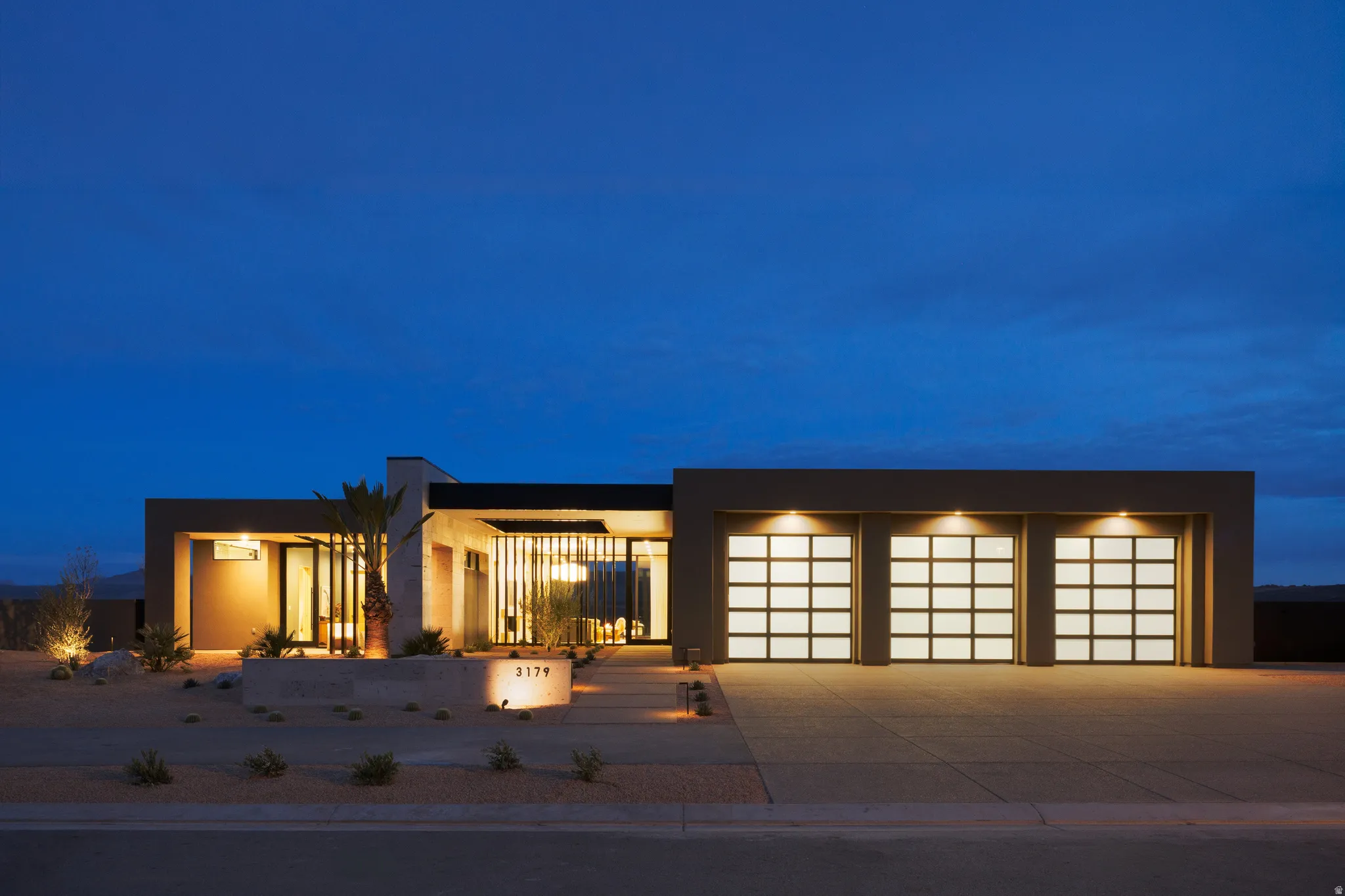 Mid-Century Modern 2026 Parade Home with Sweeping Views of Zion National Park and Sand Hollow & on the 17th Hole Tee Box