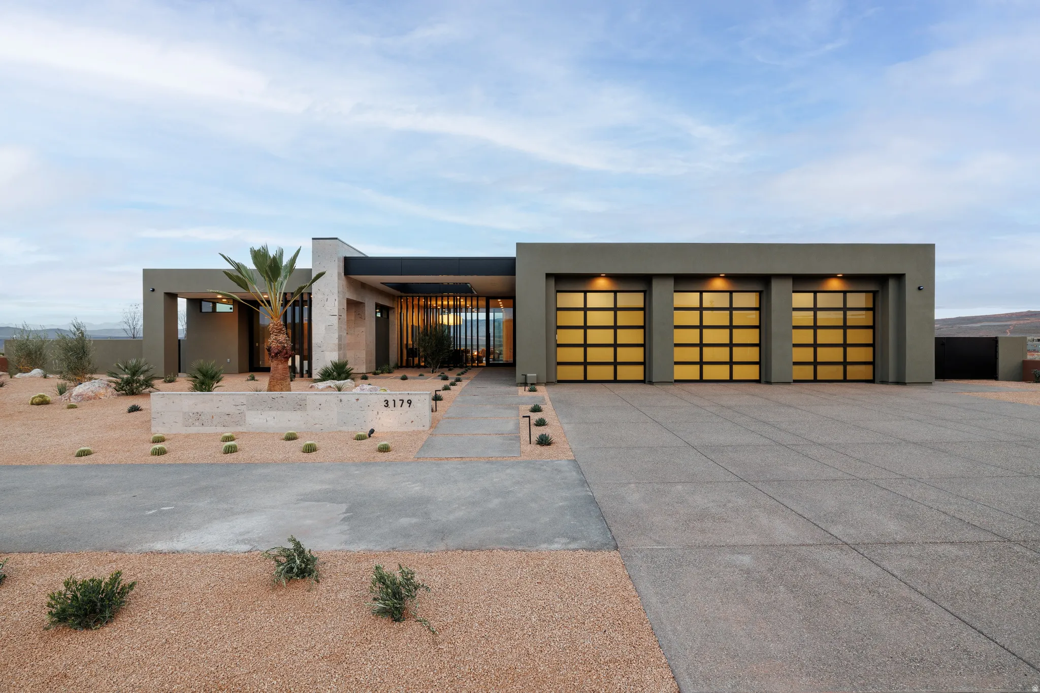 Mid-Century Modern 2026 Parade Home with Sweeping Views of Zion National Park and Sand Hollow & on the 17th Hole Tee Box