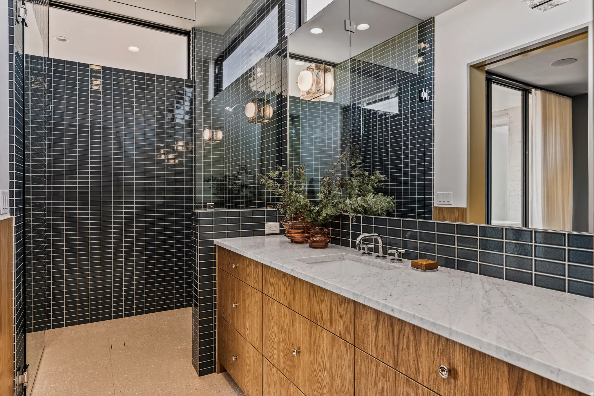 Ensuite Bathroom 2 with Speakers and Marble Countertops