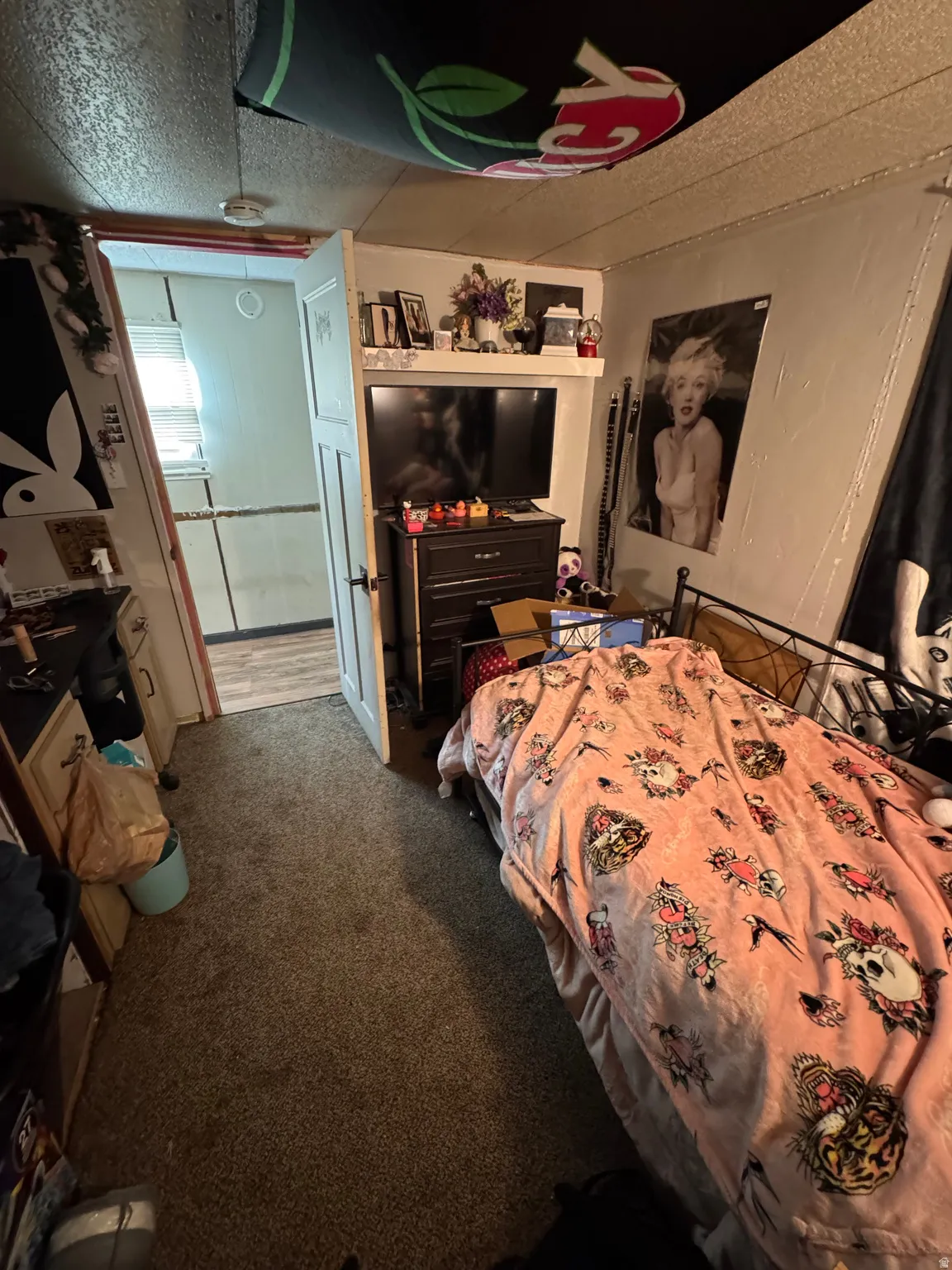Bedroom featuring carpet, a textured ceiling, and a ceiling fan