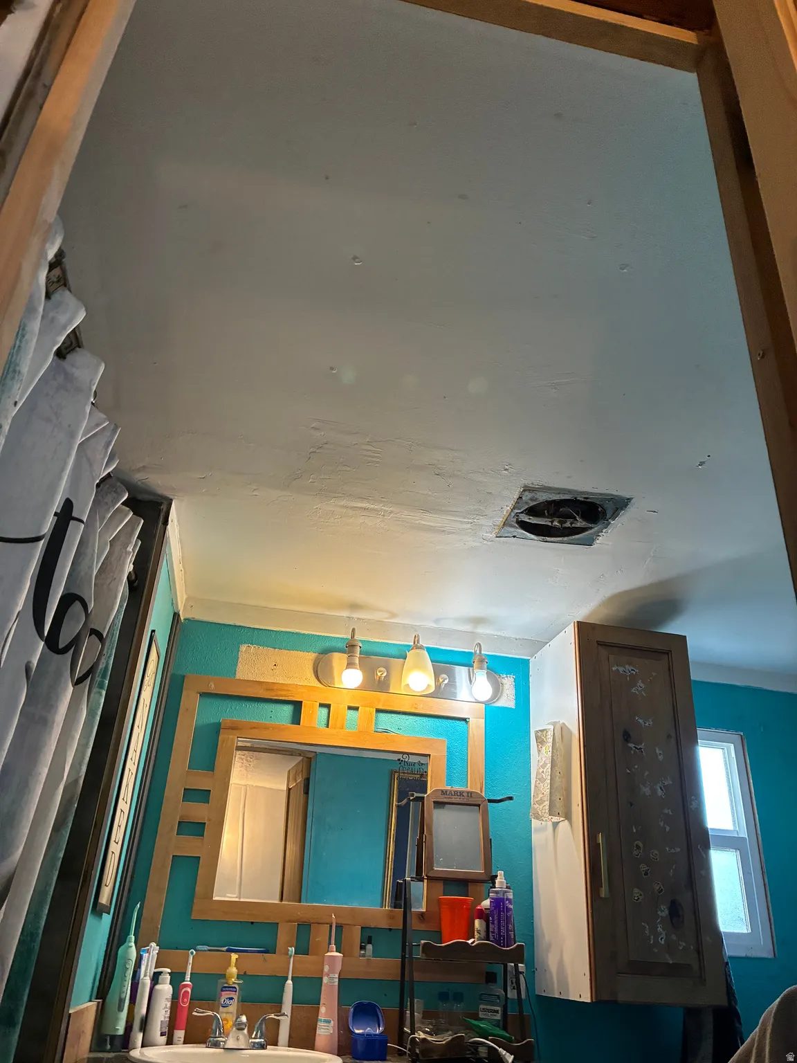 Rec room featuring a sink