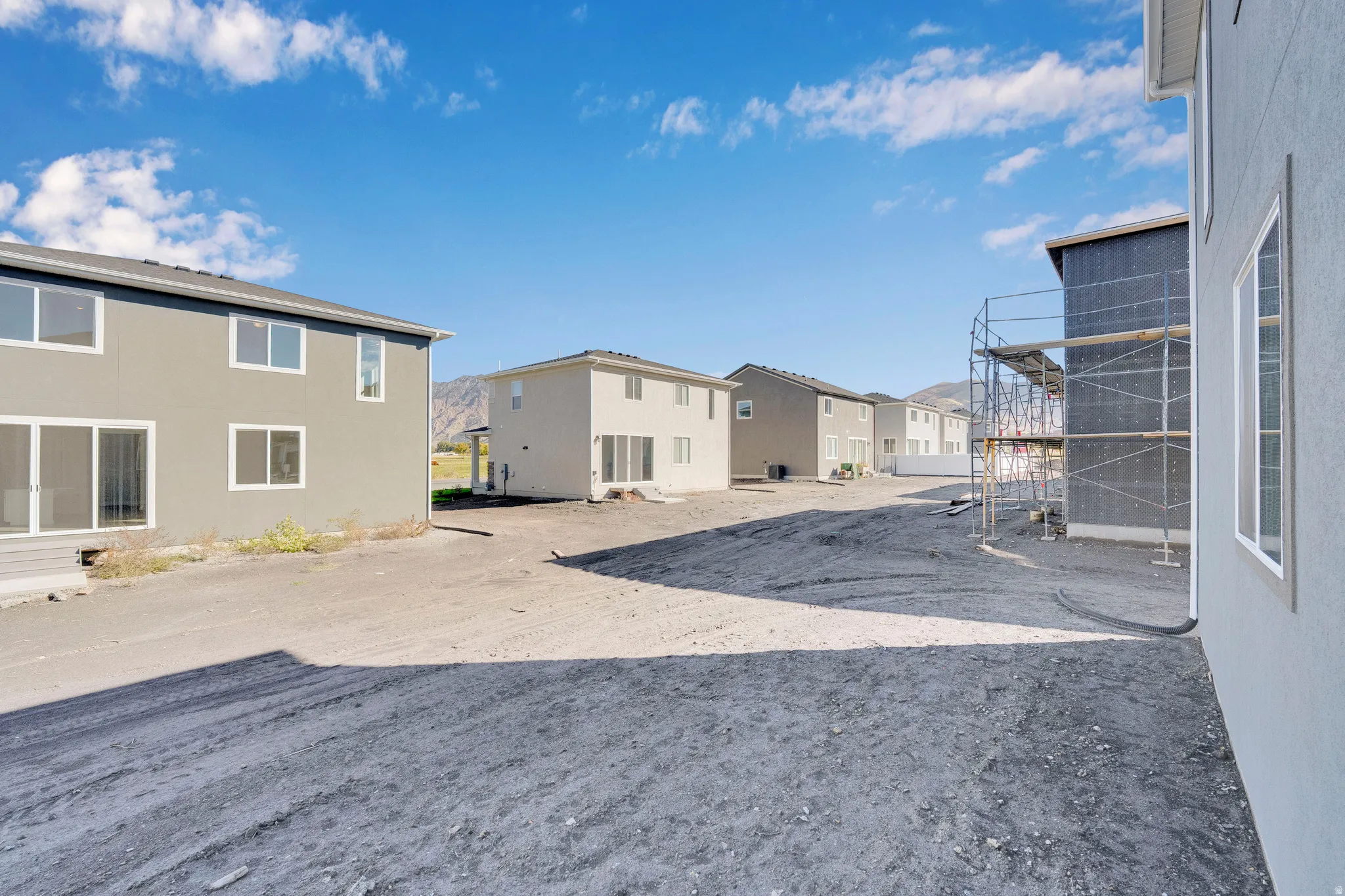 View of yard featuring a residential view