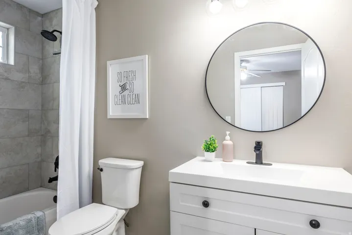 Bathroom with vanity and shower / bathtub combination with curtain