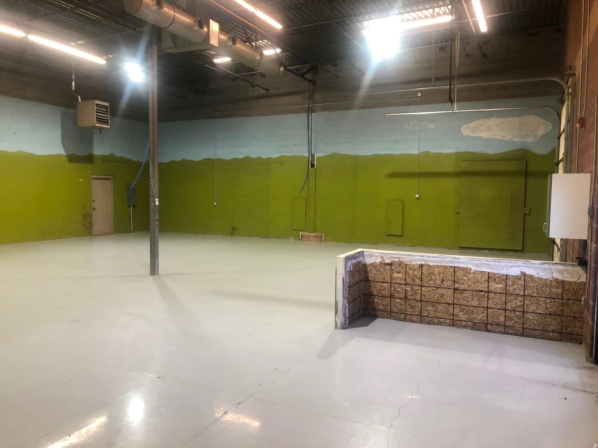 Miscellaneous room featuring a heating unit