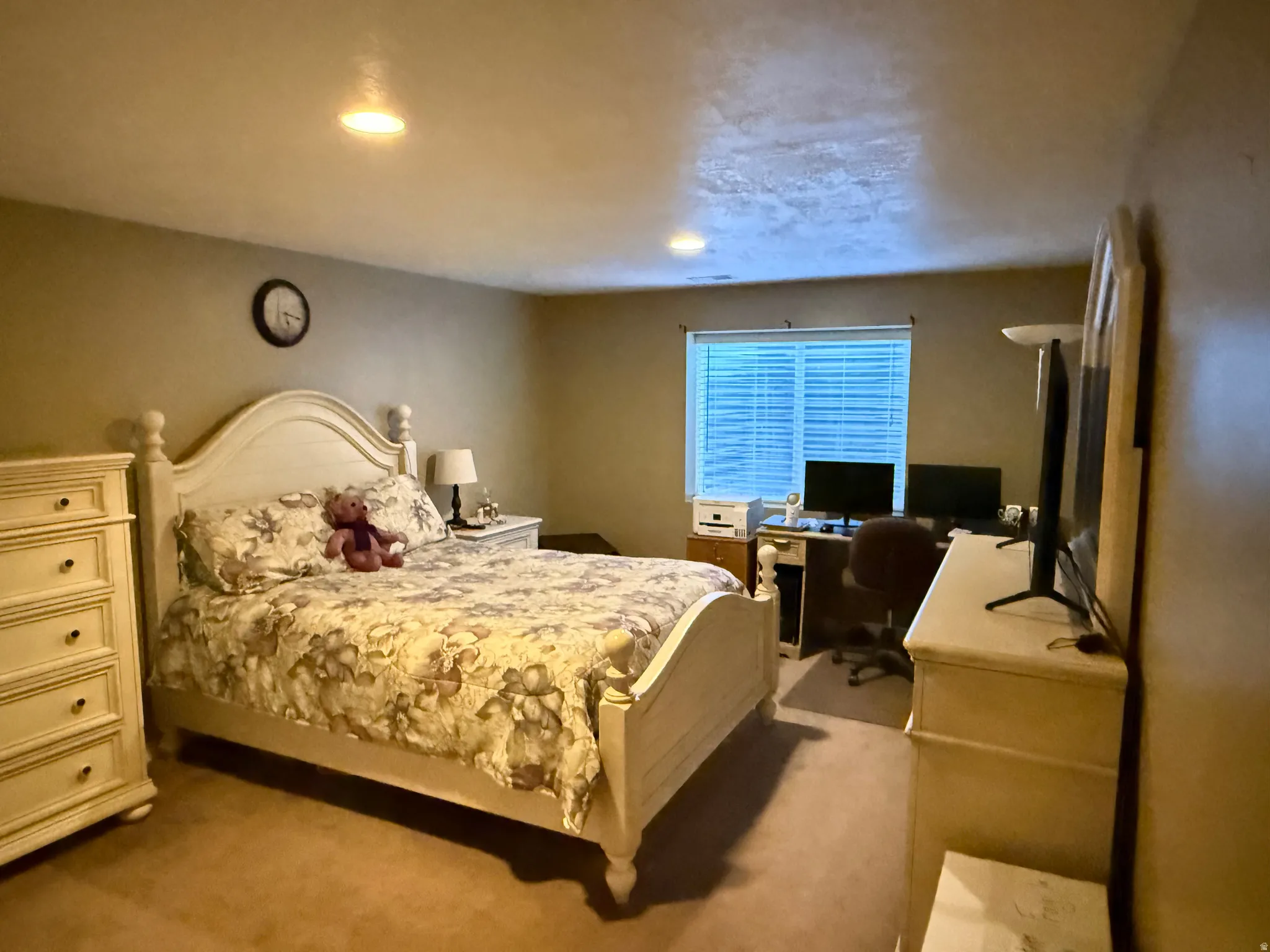 Bedroom with carpet flooring, an office area, and recessed lighting