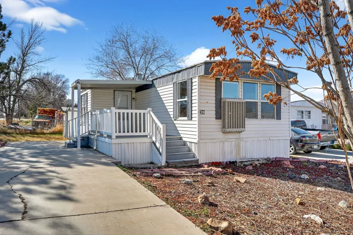 View of manufactured / mobile home