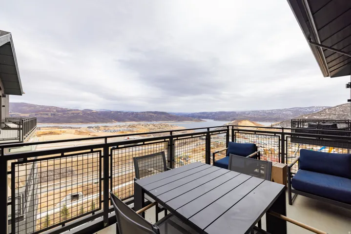 Balcony with a mountain view and outdoor dining area