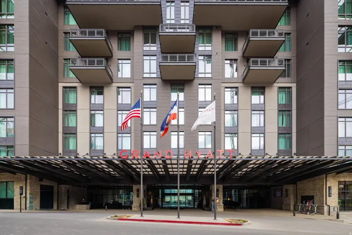 View of apartment building / complex