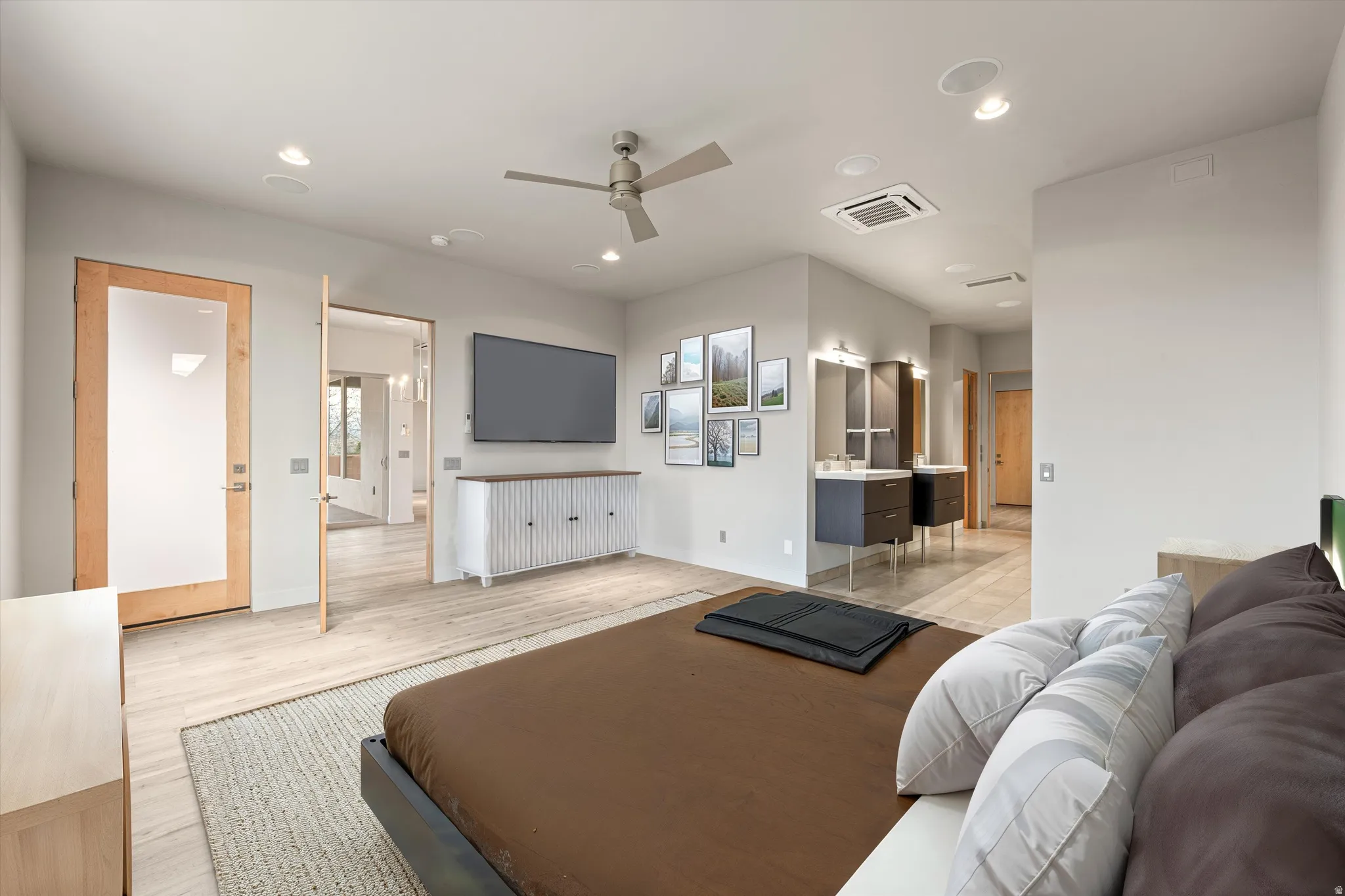 Bedroom with light wood-type flooring, cooling unit, recessed lighting, and ceiling fan