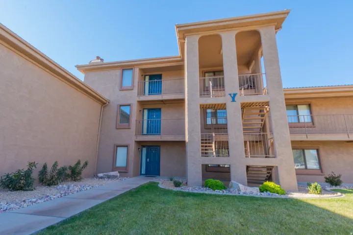 View of apartment building / complex
