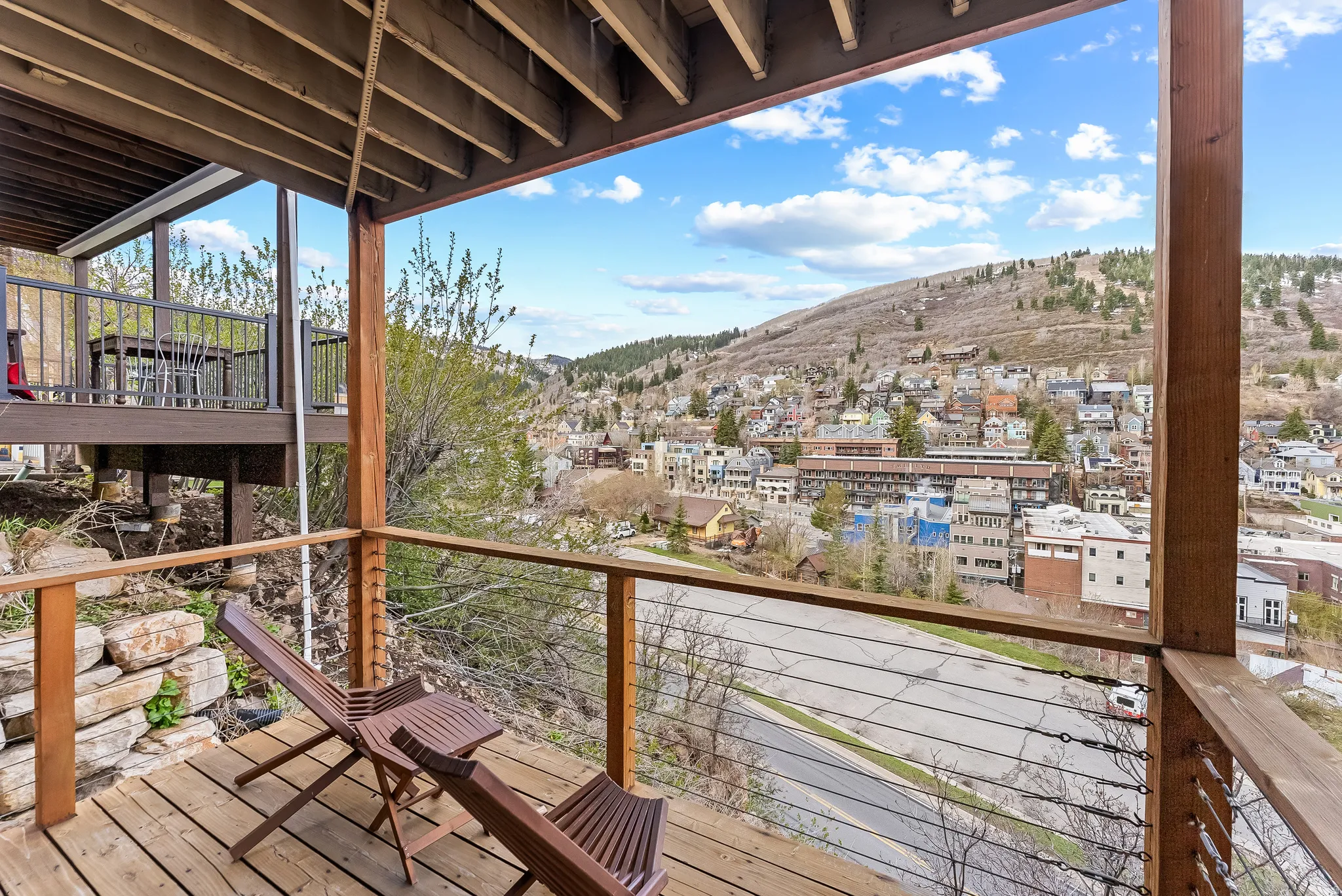 Balcony featuring a mountain view