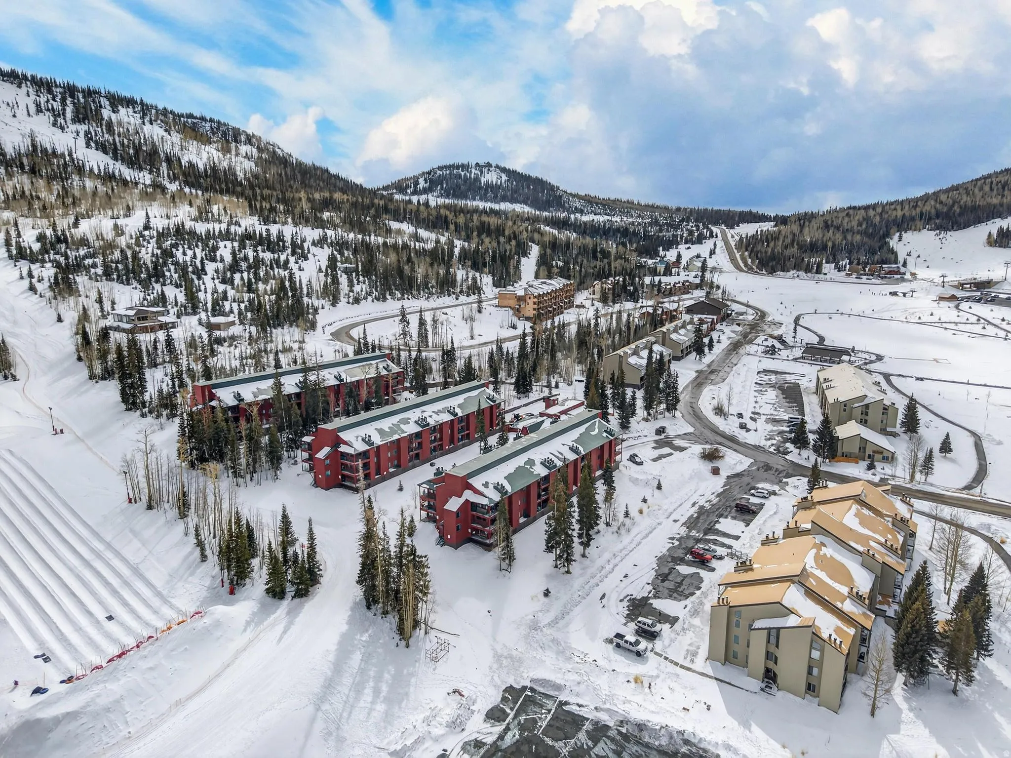 Snowy aerial view with a mountain view