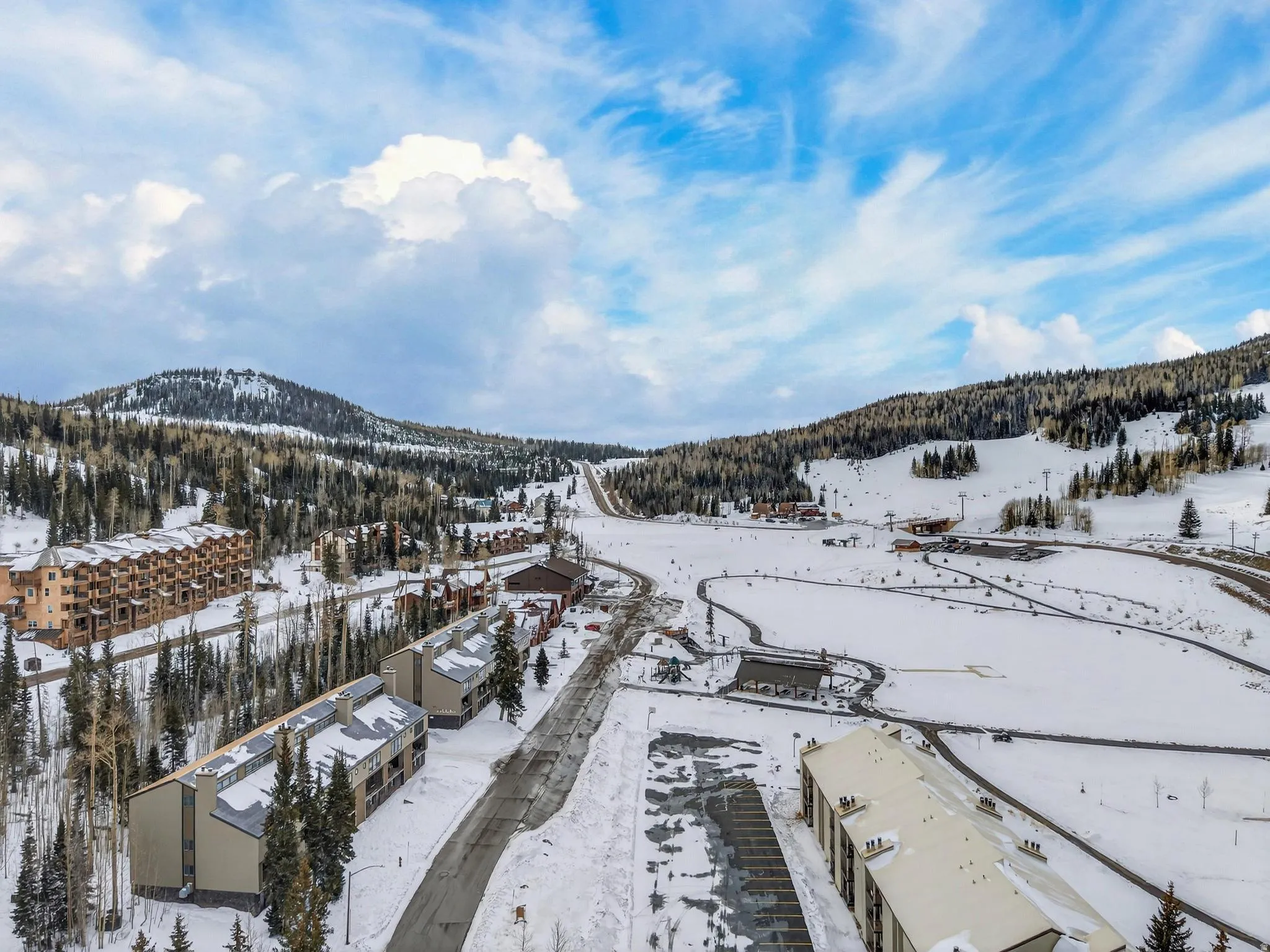 Snowy aerial view with a mountain view