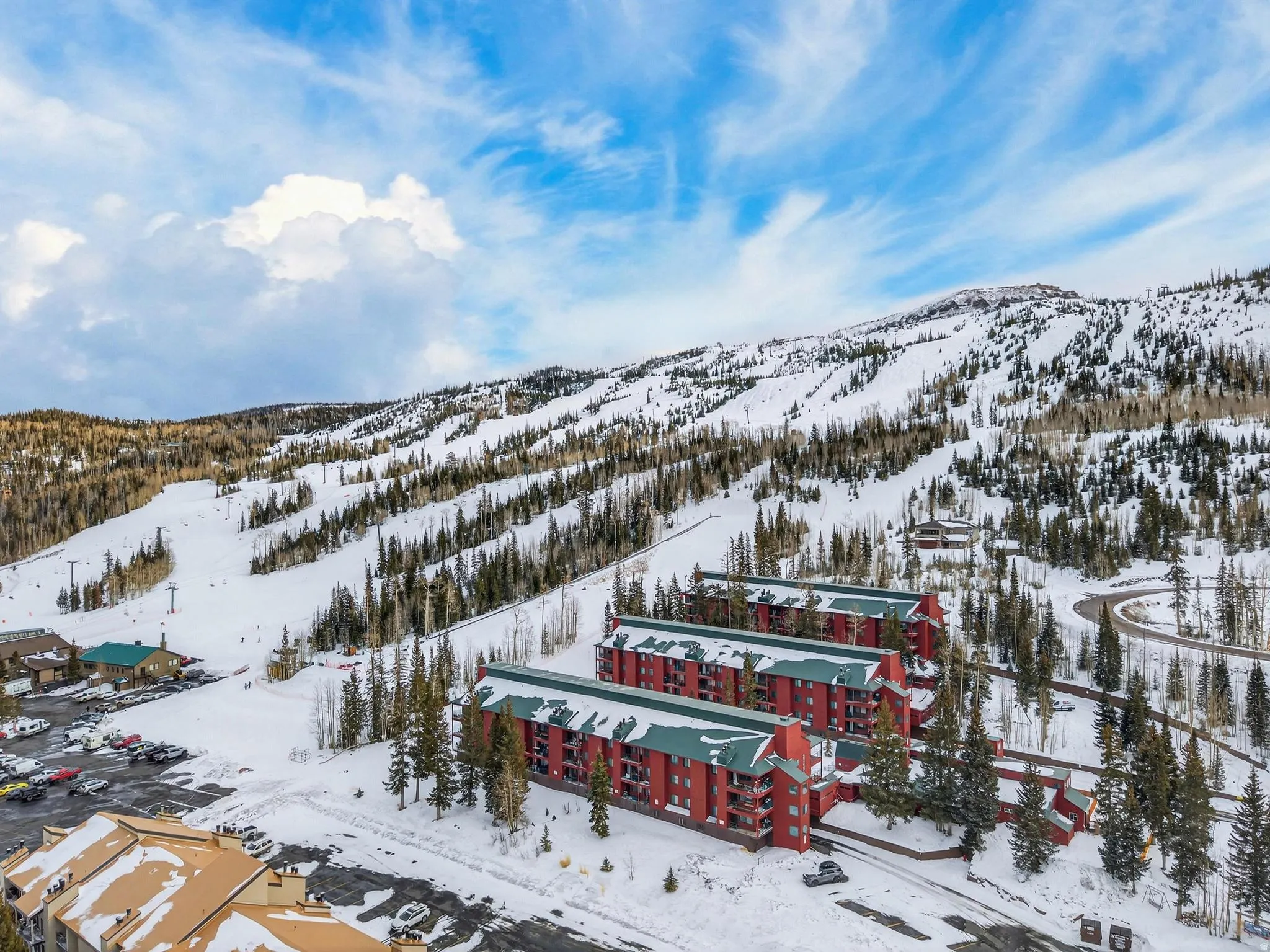 Snowy aerial view with a mountain view