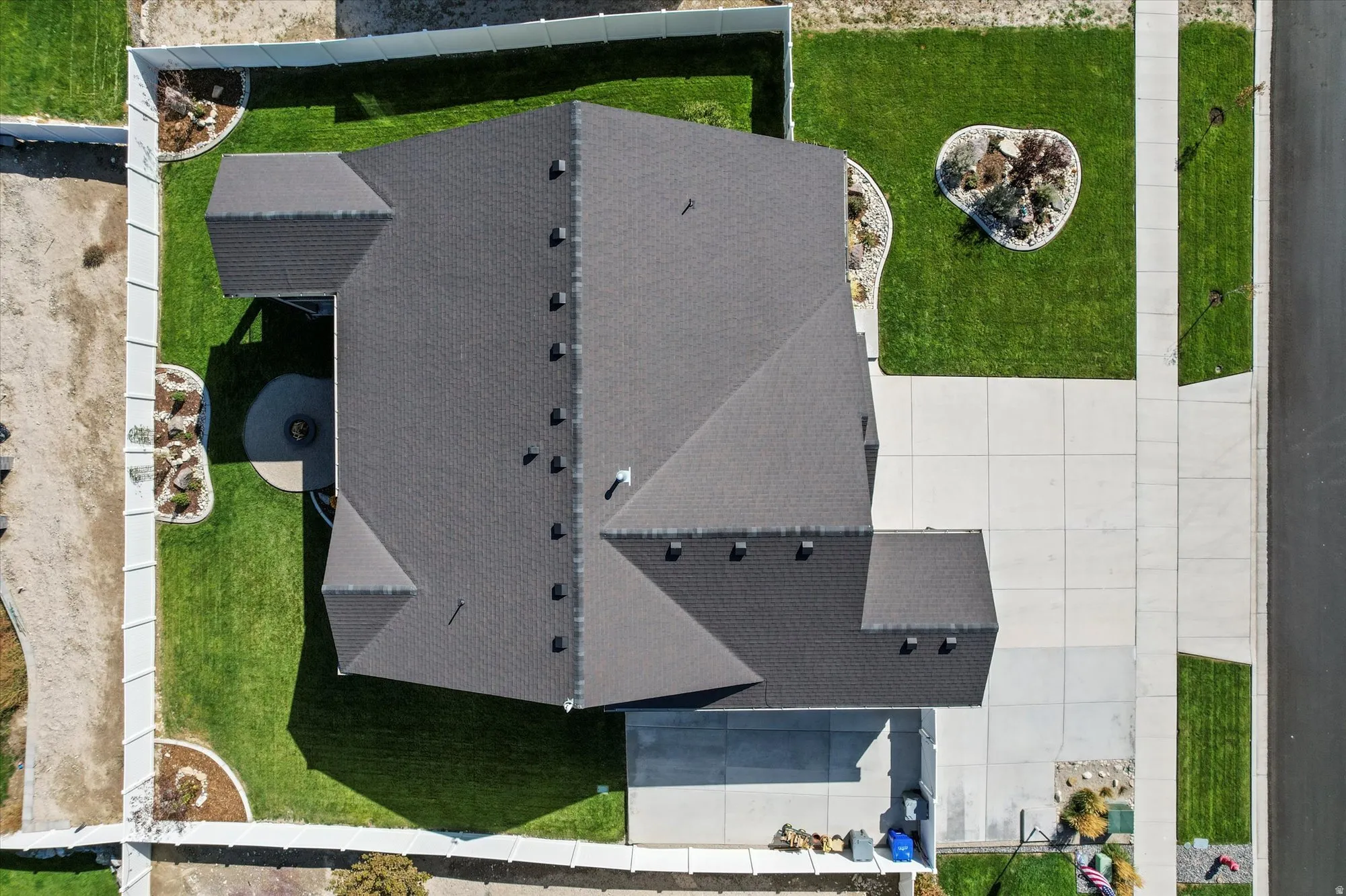 Aerial view of property and surrounding area