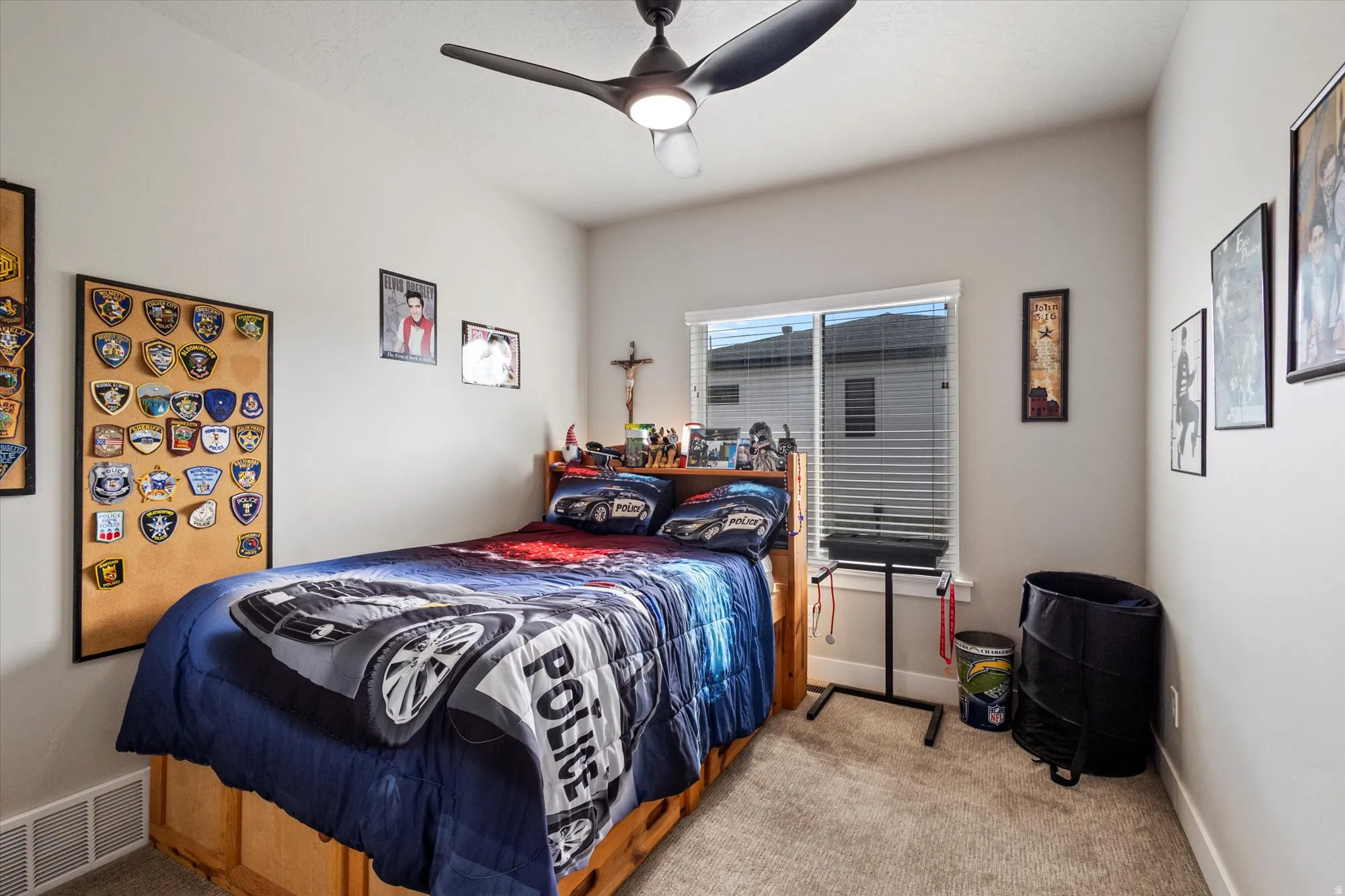 Bedroom with light carpet and a ceiling fan