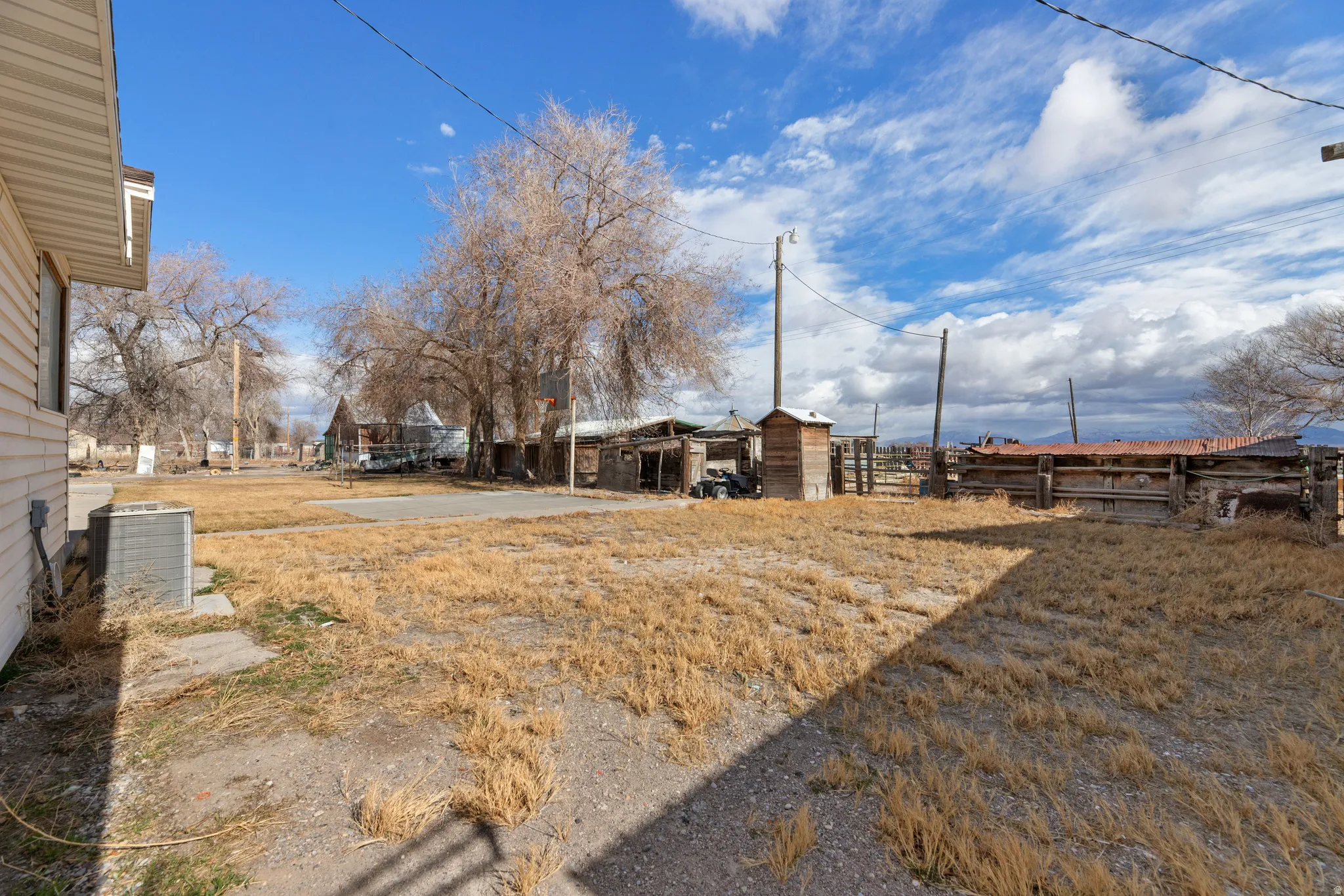 View of yard with a residential view