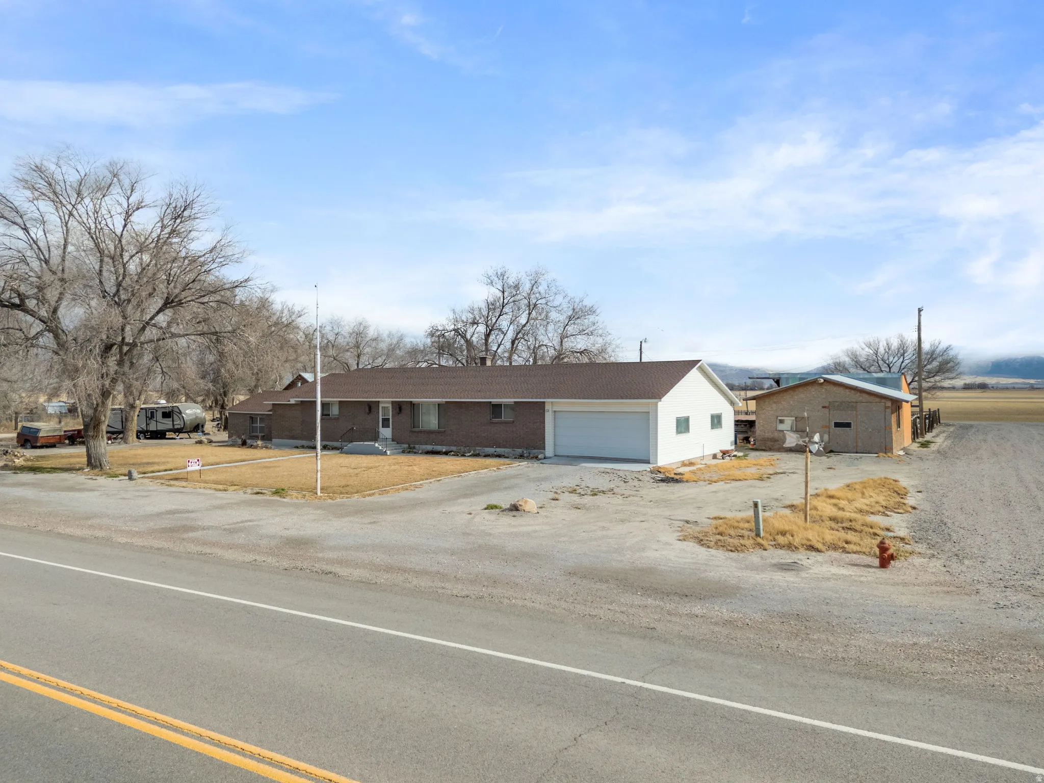 Ranch-style house with driveway and a front lawn
