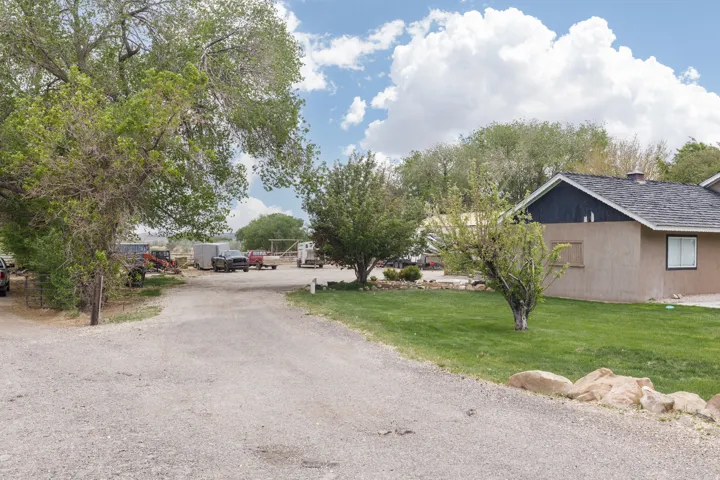 View of dirt / gravel driveway