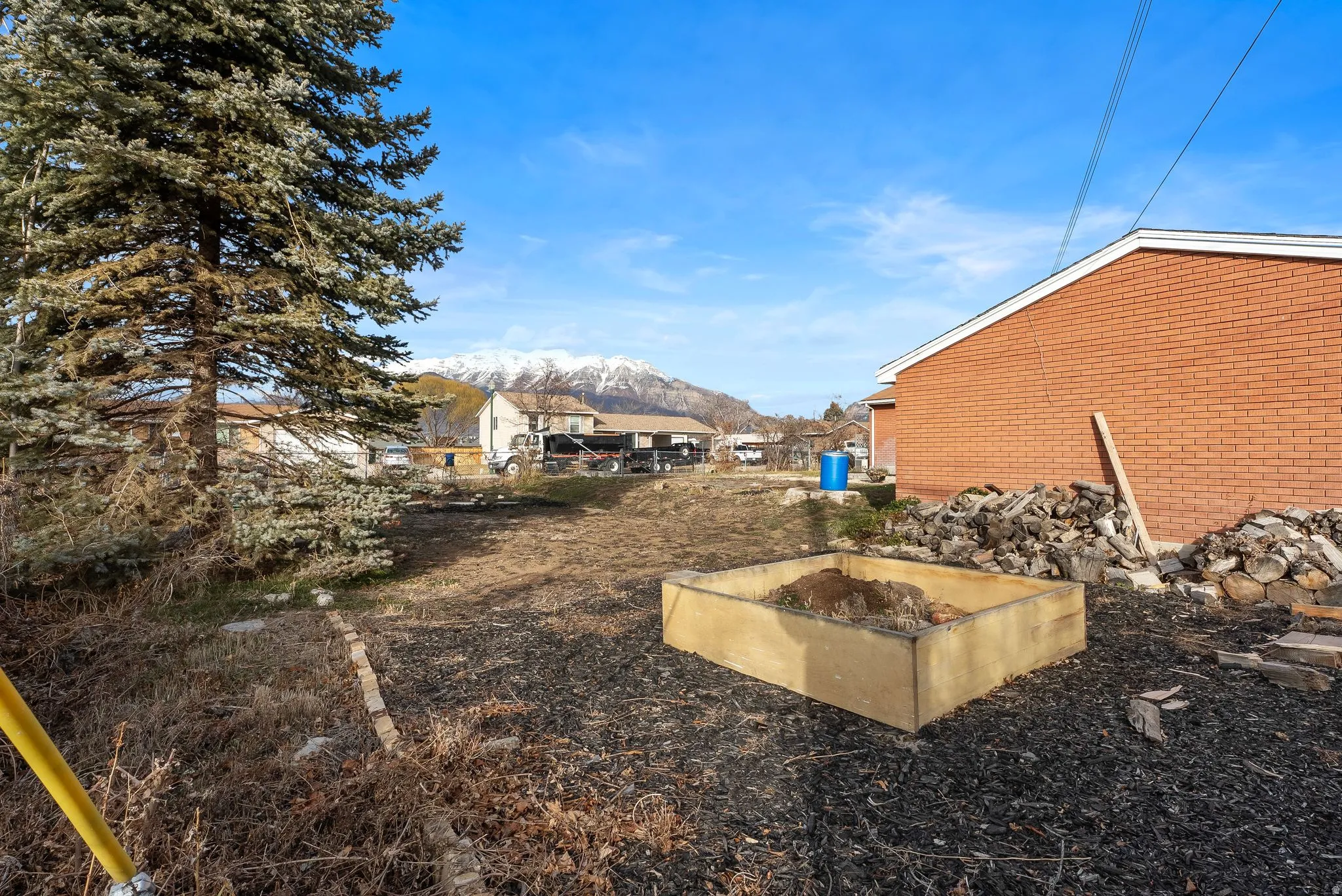View of yard with a mountain view